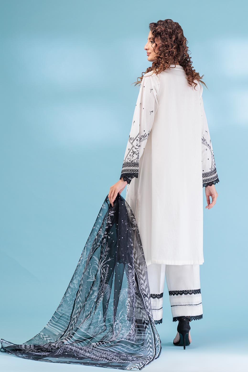 BONANZA SATRANGI 3PC EMBROIDERED CAMBRIC SUIT (1S24E3P235)