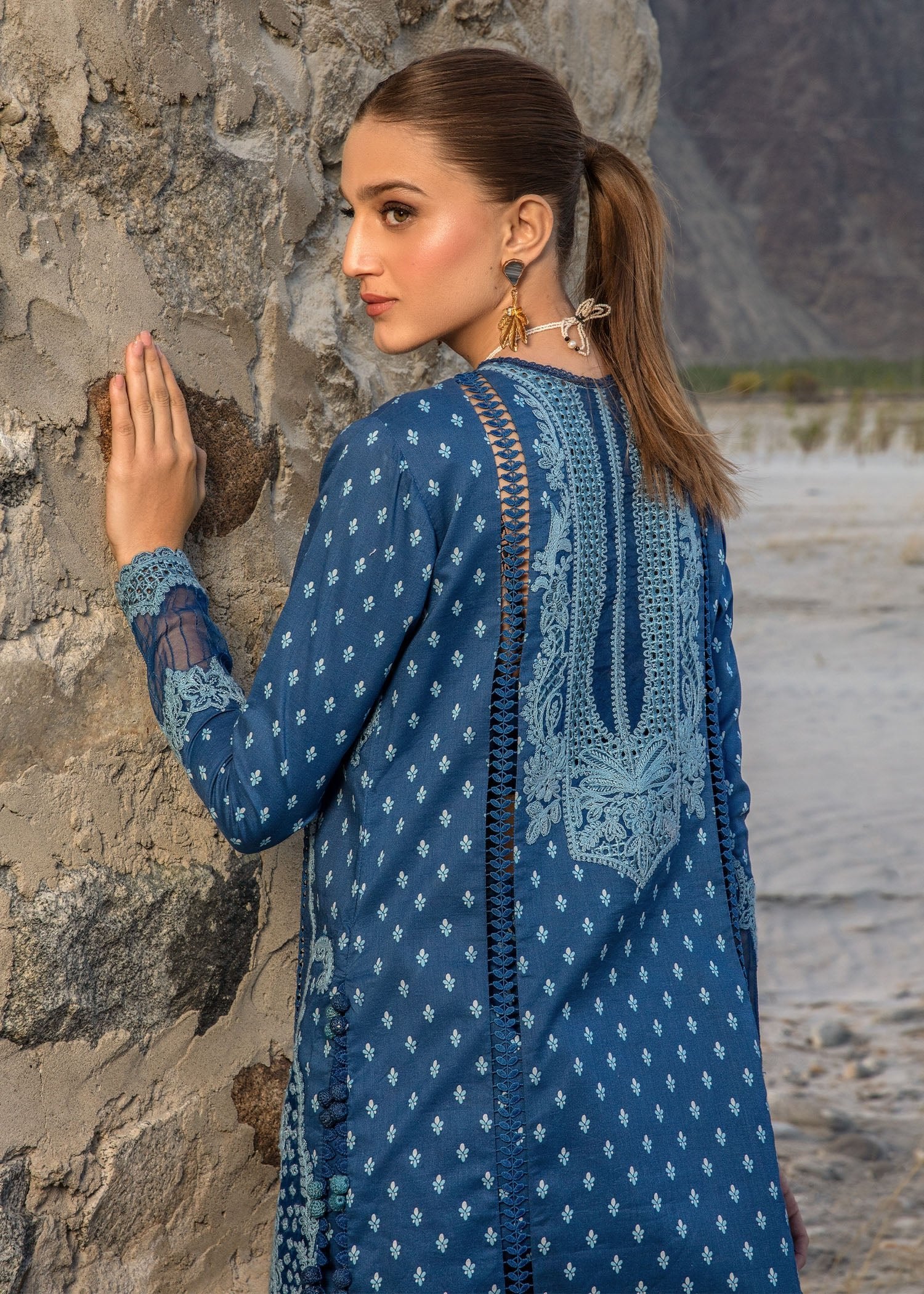 CRIMSON 3PC EMBROIDERED ORGANZA SUIT (CL24-D1-B)