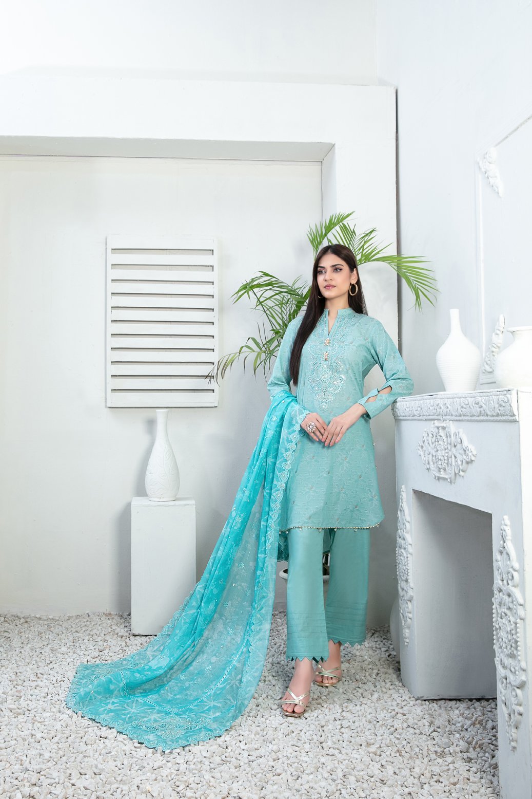 Tawakkal 3 Piece Embroidered Lawn Suit (D-9136)