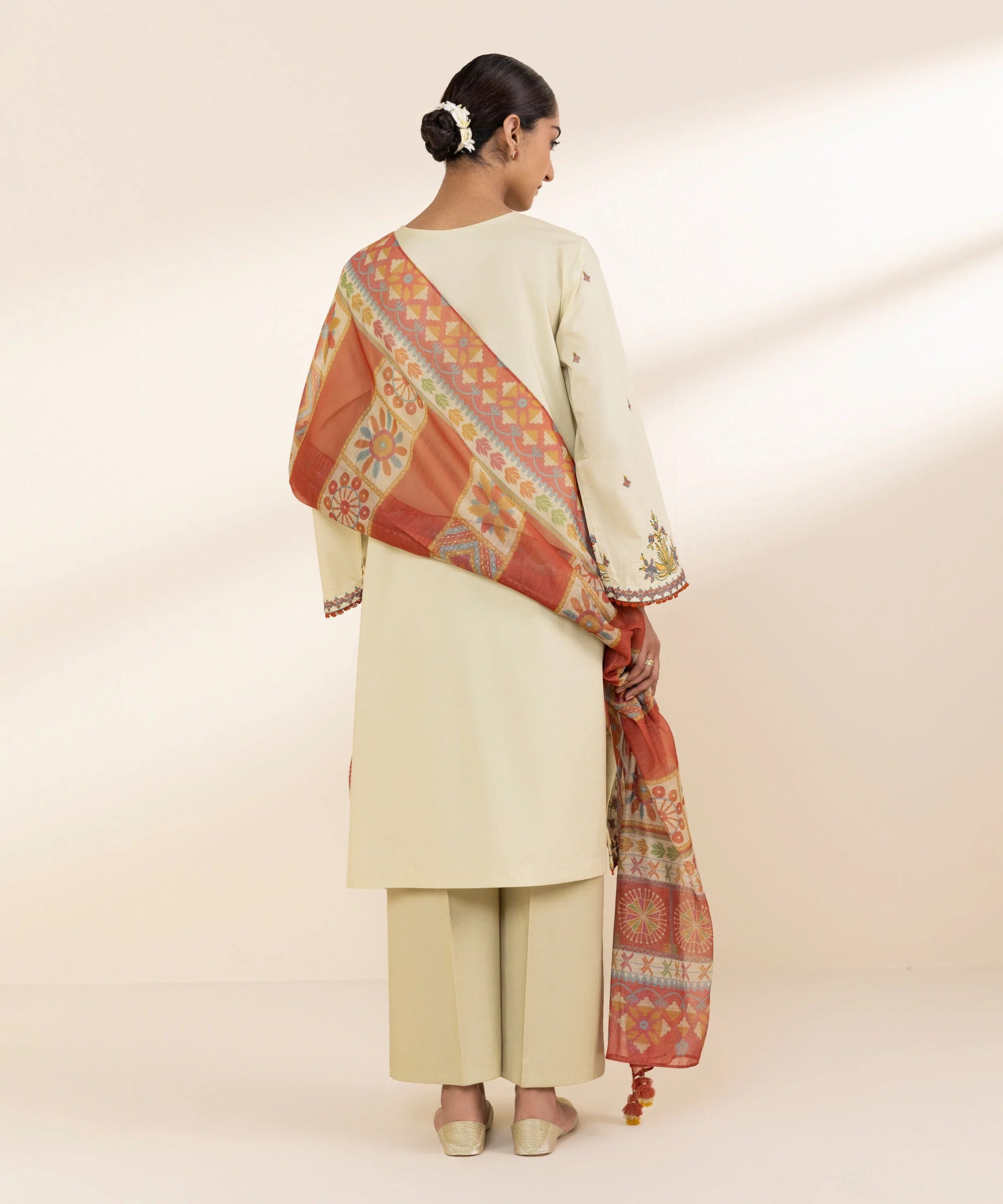 Sapphire 3Pc Embroidered Lawn Suit 0U3PESG25V46 gulbuy.com