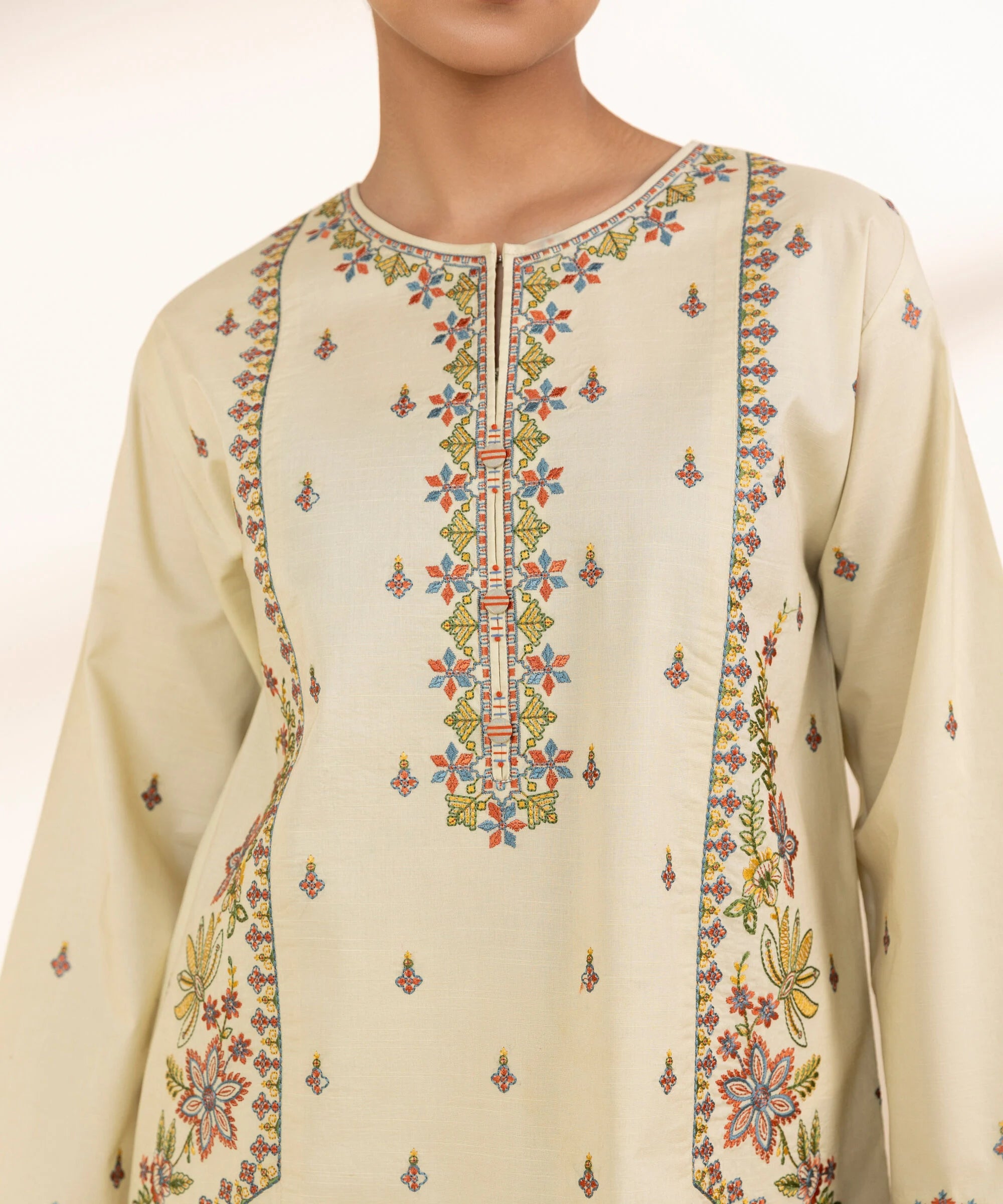 Sapphire 3Pc Embroidered Lawn Suit 0U3PESG25V46 gulbuy.com