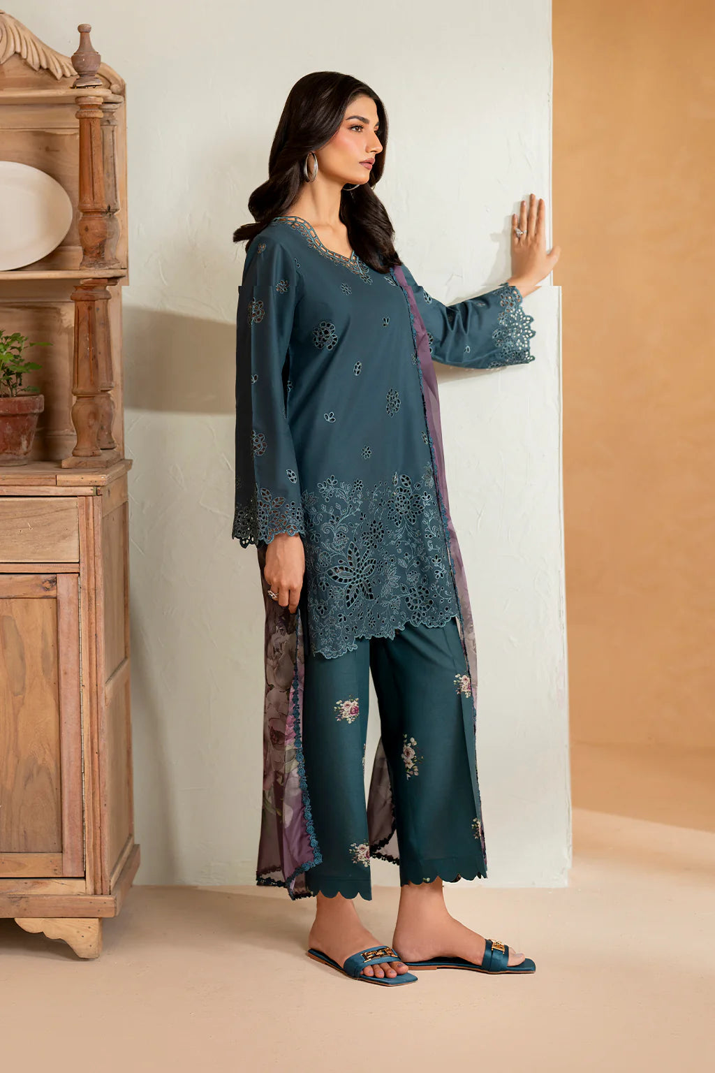 Iznik 3Pc Embroidered Lawn Suit UE-474 gulbuy.com