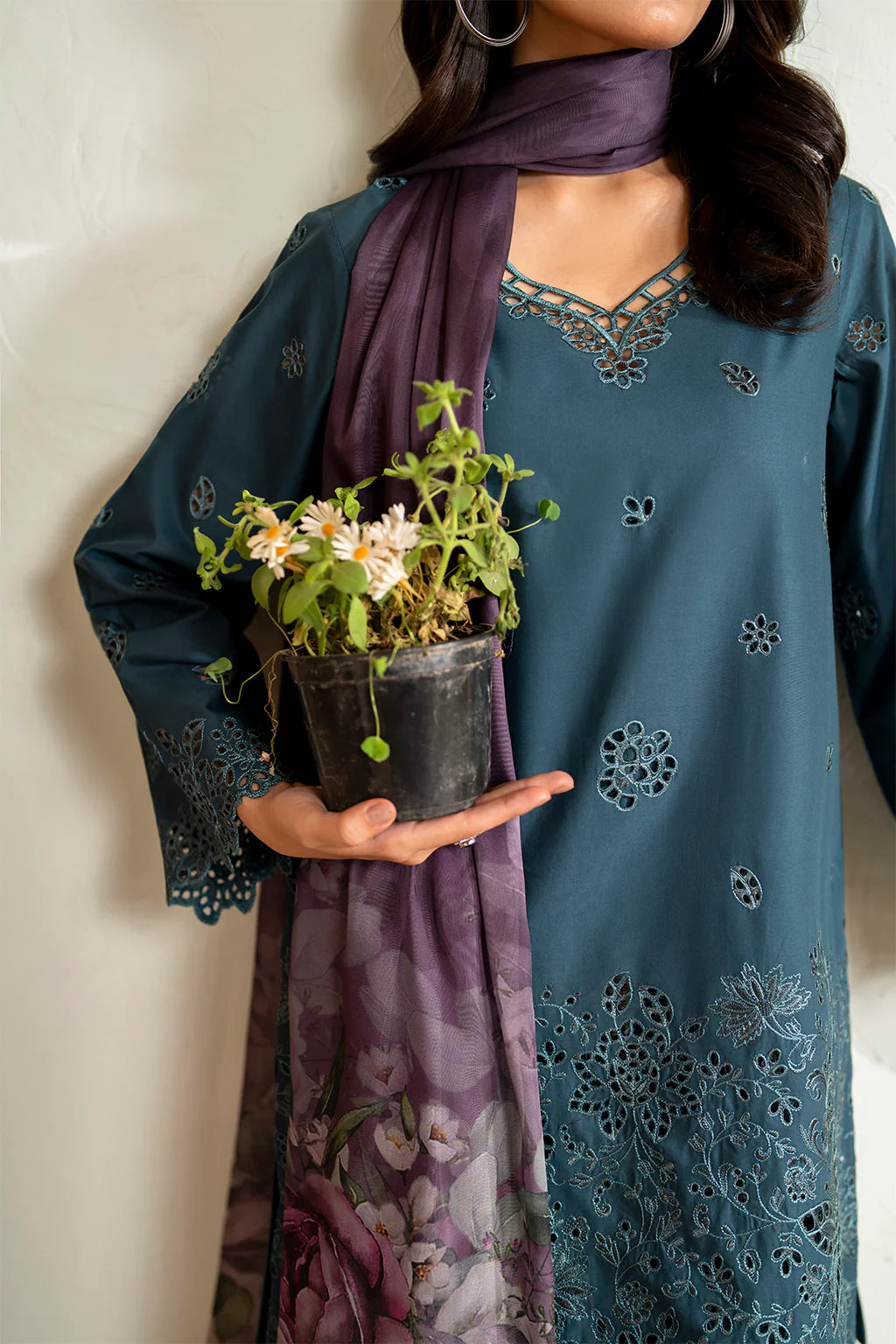 Iznik 3Pc Embroidered Lawn Suit UE-474 gulbuy.com
