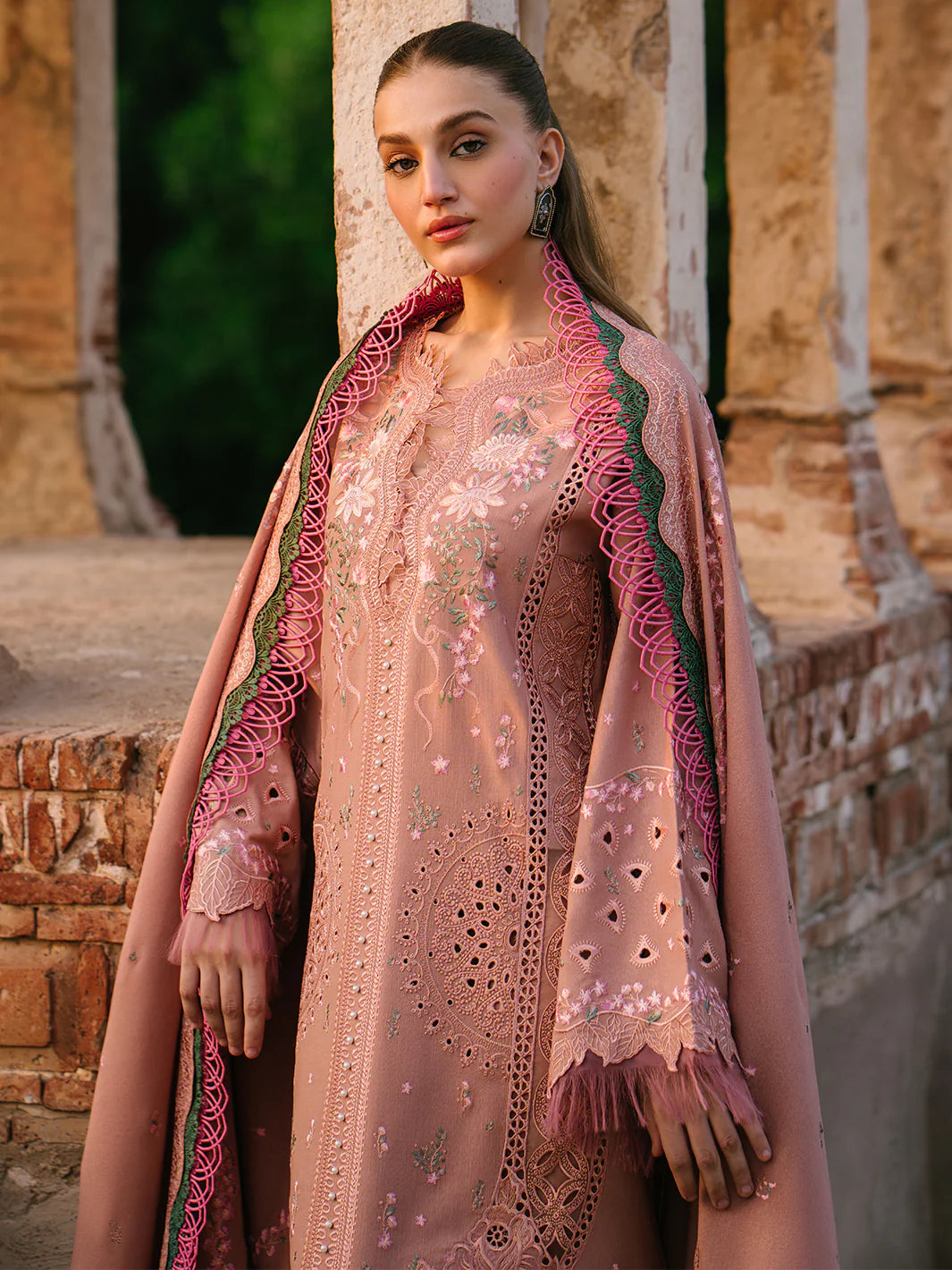 Biniylas 3Pc Embroidered Lawn Suit 152-A gulbuy.com