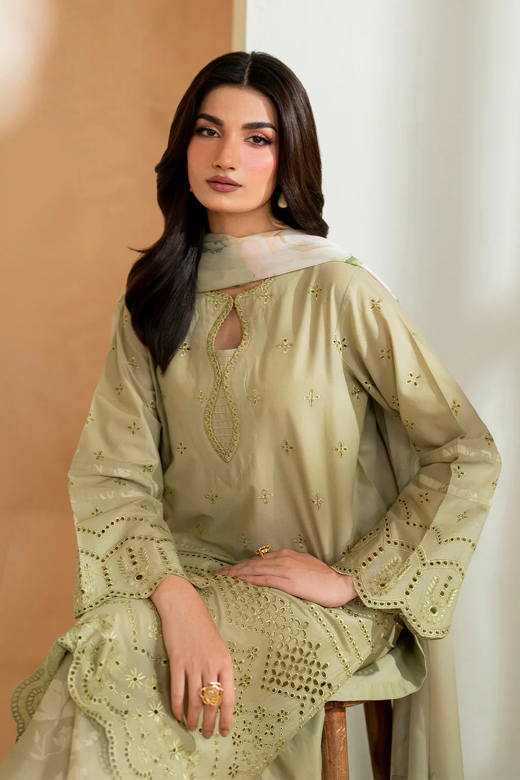 Iznik 3Pc Embroidered Lawn Suit UE-475 gulbuy.com