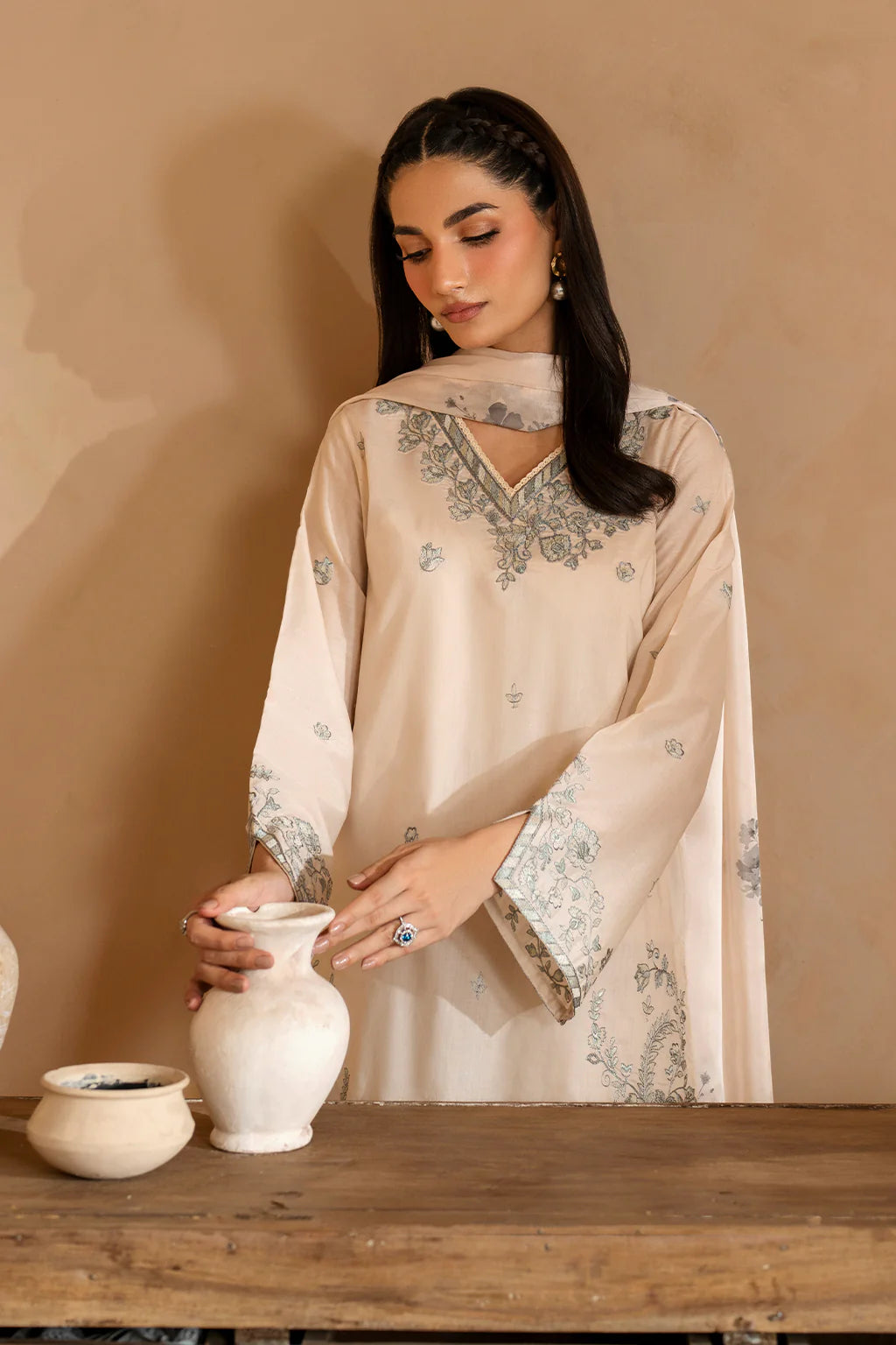 Iznik 3Pc Embroidered Lawn Suit UE-485 gulbuy.com