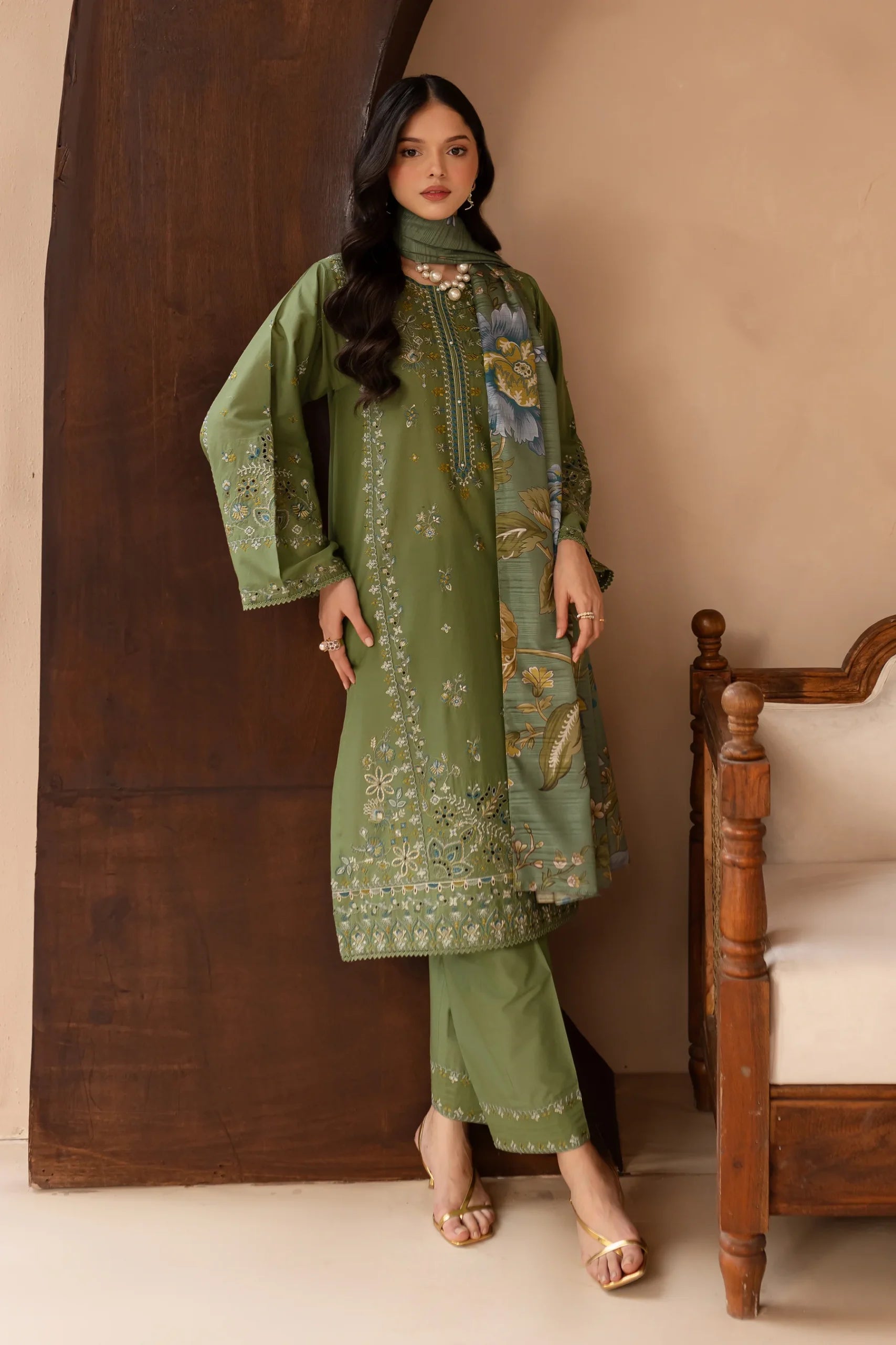 Batik 3Pc Embroidered Lawn Suit Ireland gulbuy.com