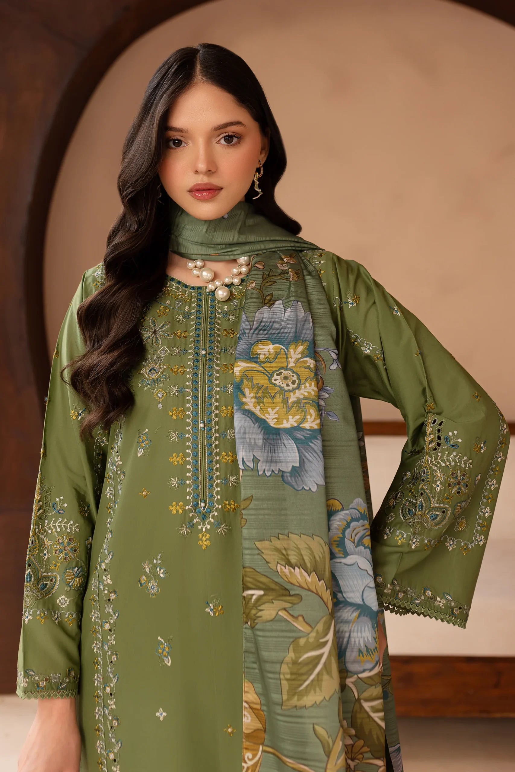 Batik 3Pc Embroidered Lawn Suit Ireland gulbuy.com