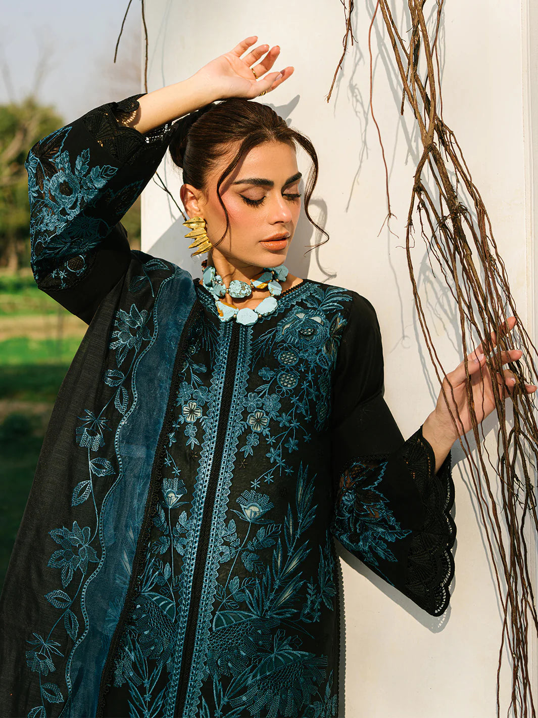 Binilyas 3Pc Embroidered Luxury Lawn Suit 235-B gulbuy.com
