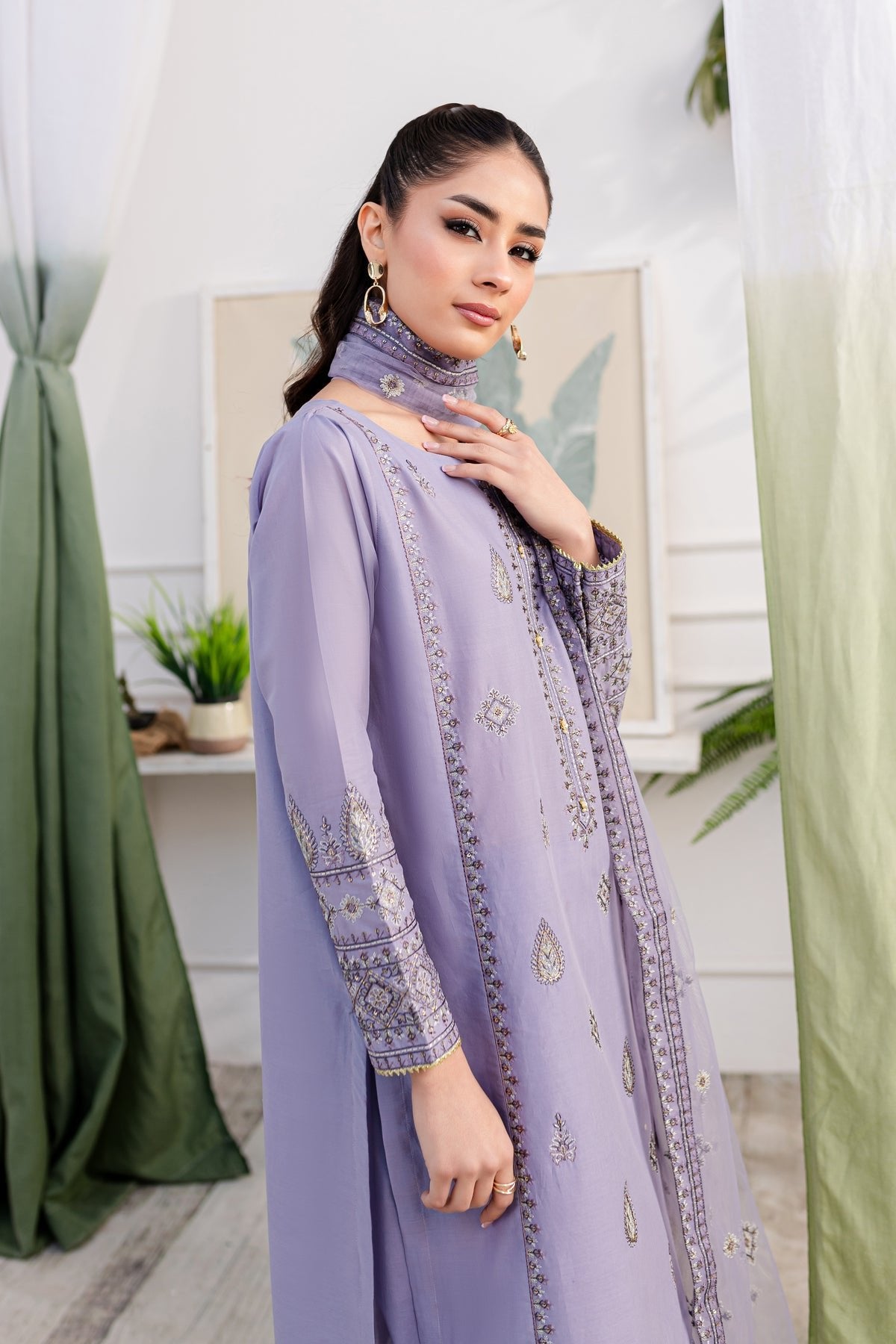 Batik 3Pc Embroidered Lawn Suit (Anea-3pc)