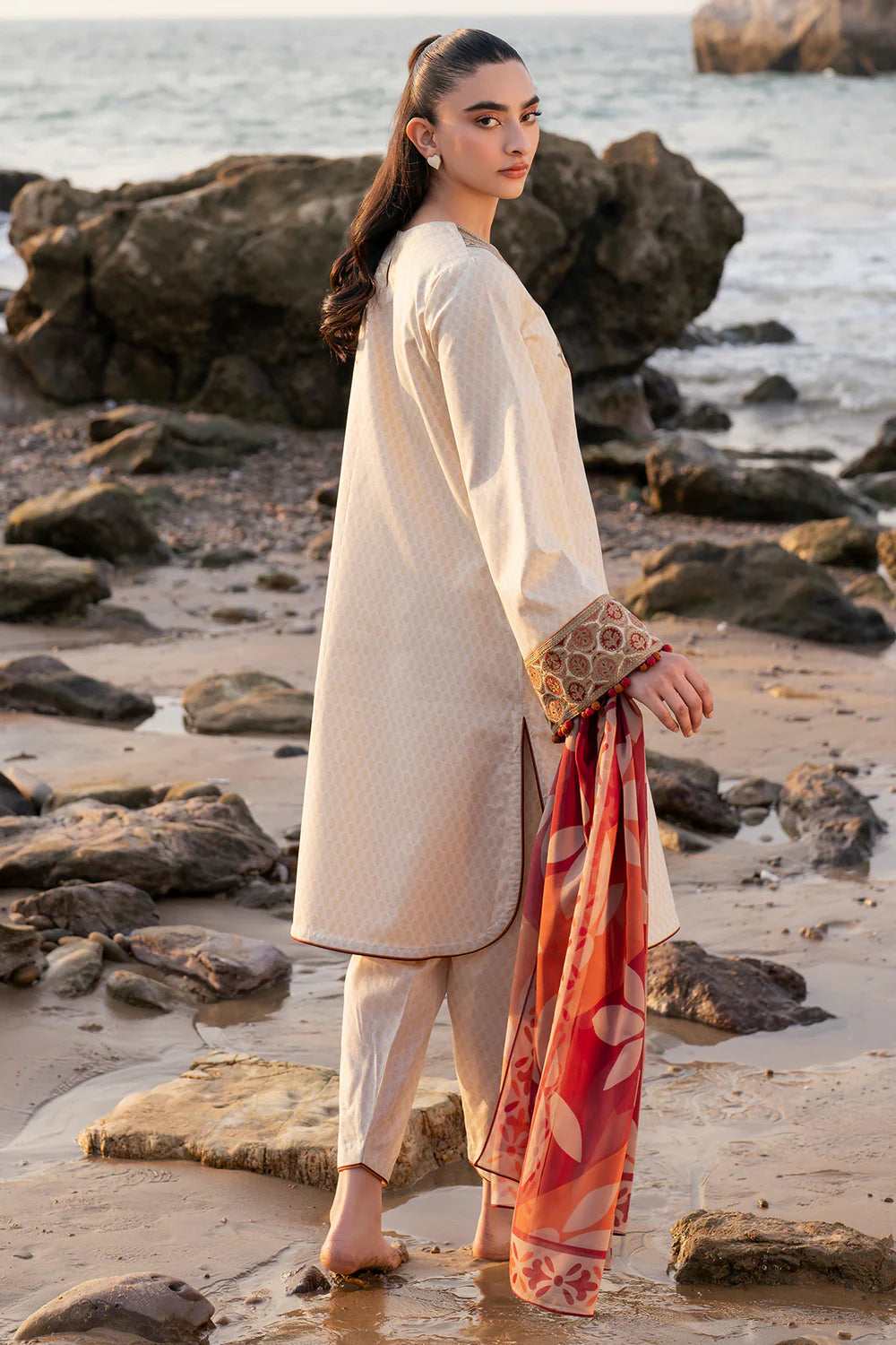 Jazmin 3Pc Embroidered Lawn Suit USE-9153 gulbuy.com