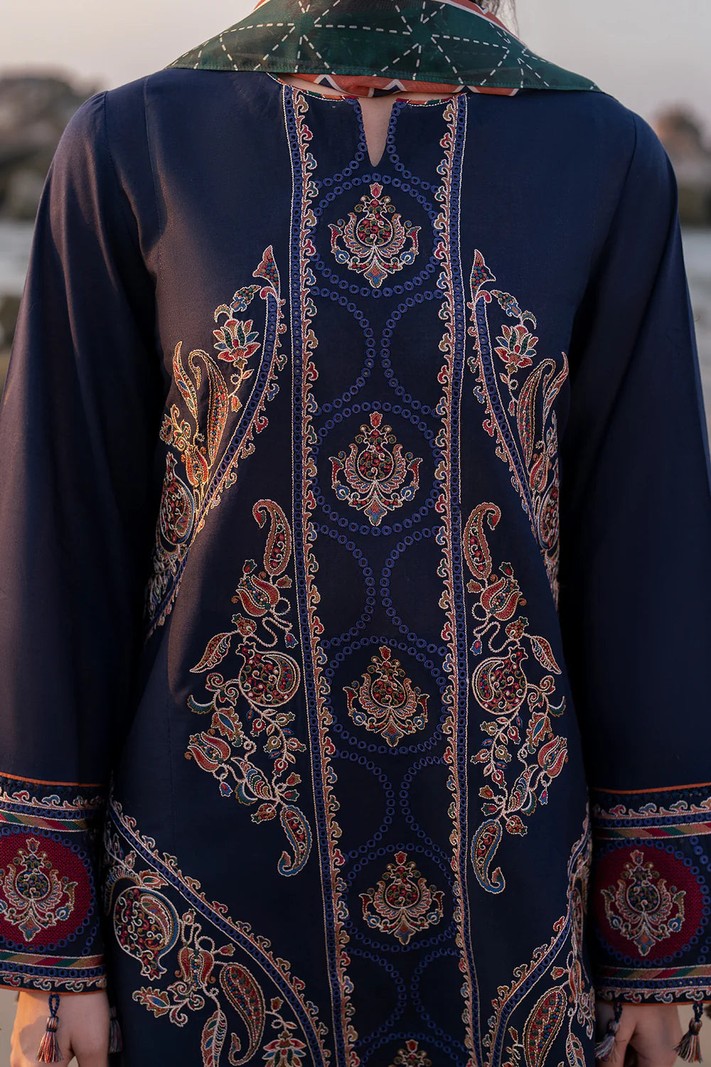 Jazmin 3Pc Embroidered Lawn Suit USE-9169 gulbuy.com