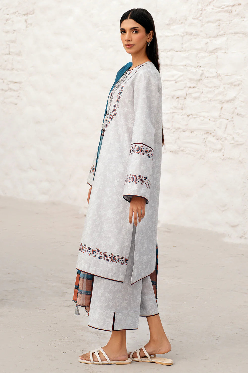 Jazmin 3Pc Embroidered Lawn Suit USE-9119 gulbuy.com