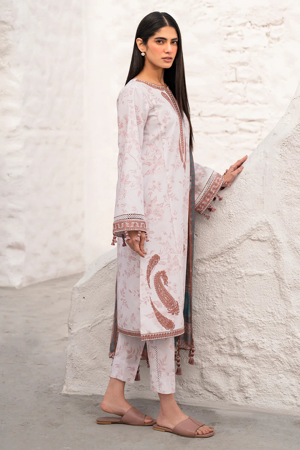 Jazmin 3Pc Embroidered Lawn Suit USE-9117 gulbuy.com