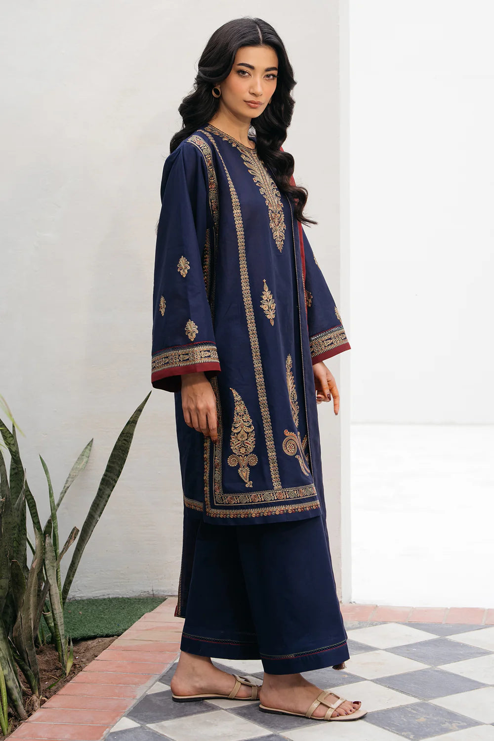 Jazmin 3Pc Embroidered Lawn Suit USE-9183 gulbuy.com