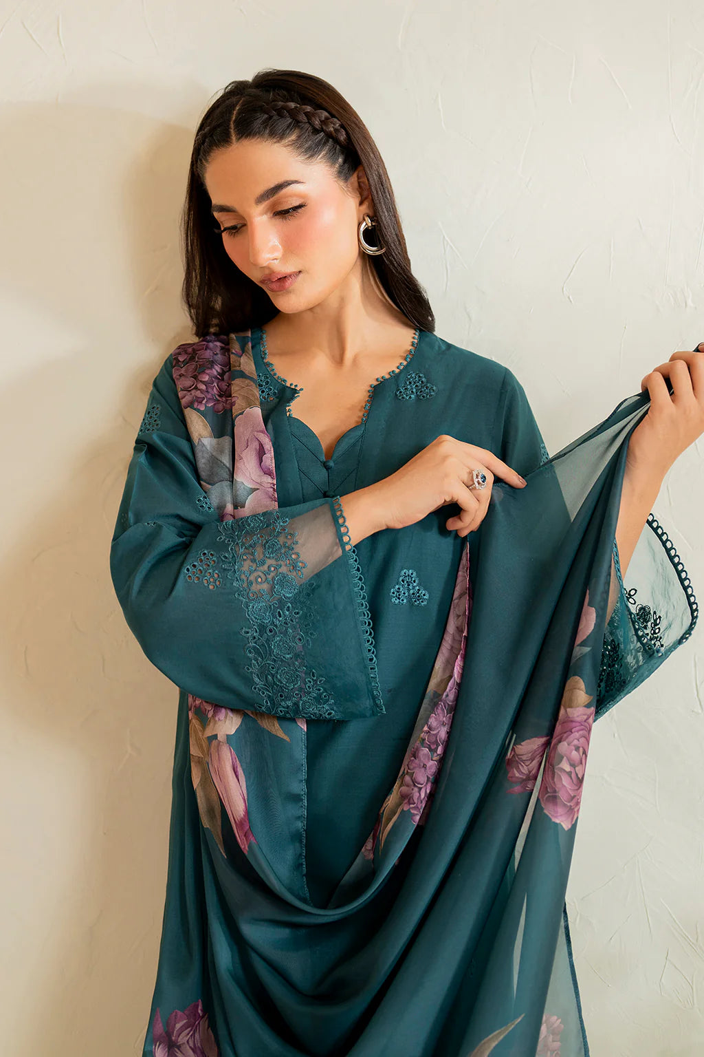 Iznik 3Pc Embroidered Lawn Suit UE-482 gulbuy.com