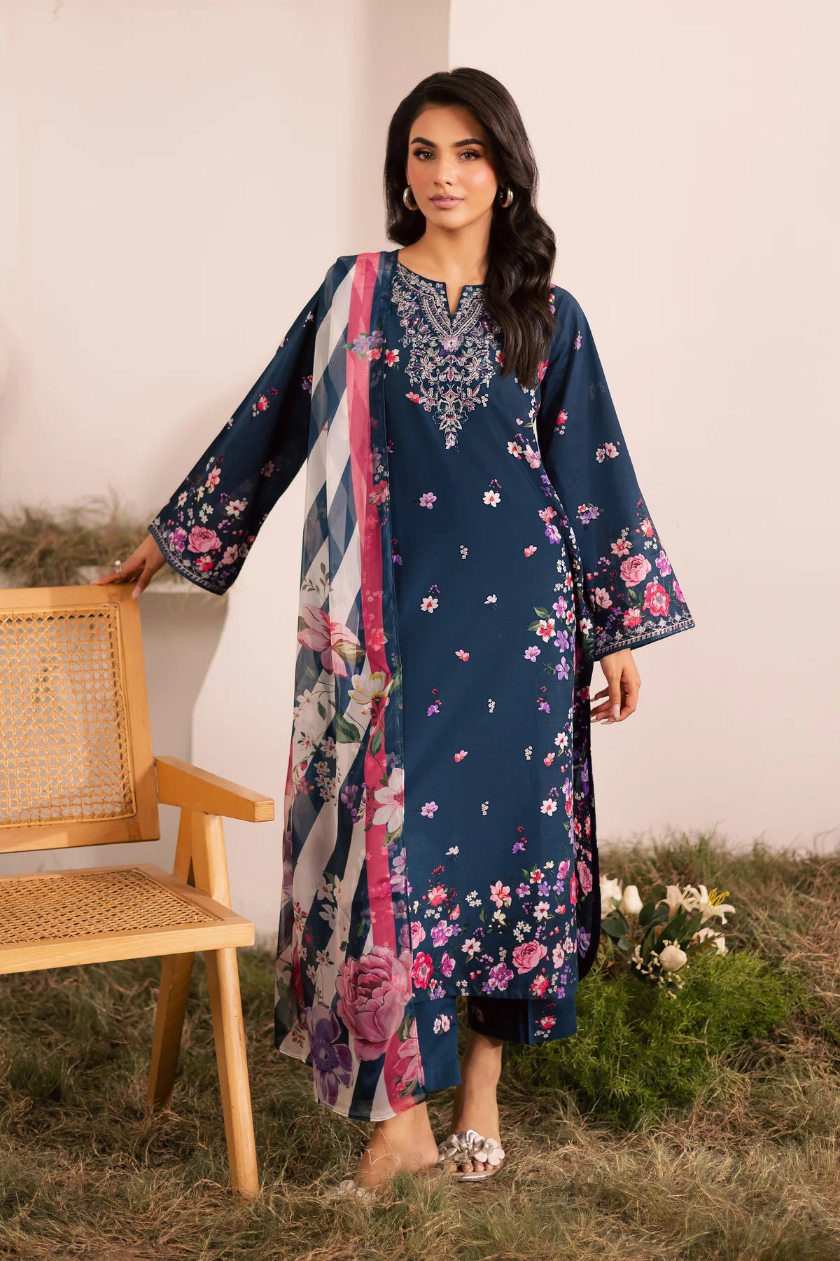 Batik 3Pc Embroidery Lawn Suit Amber XL gulbuy.com
