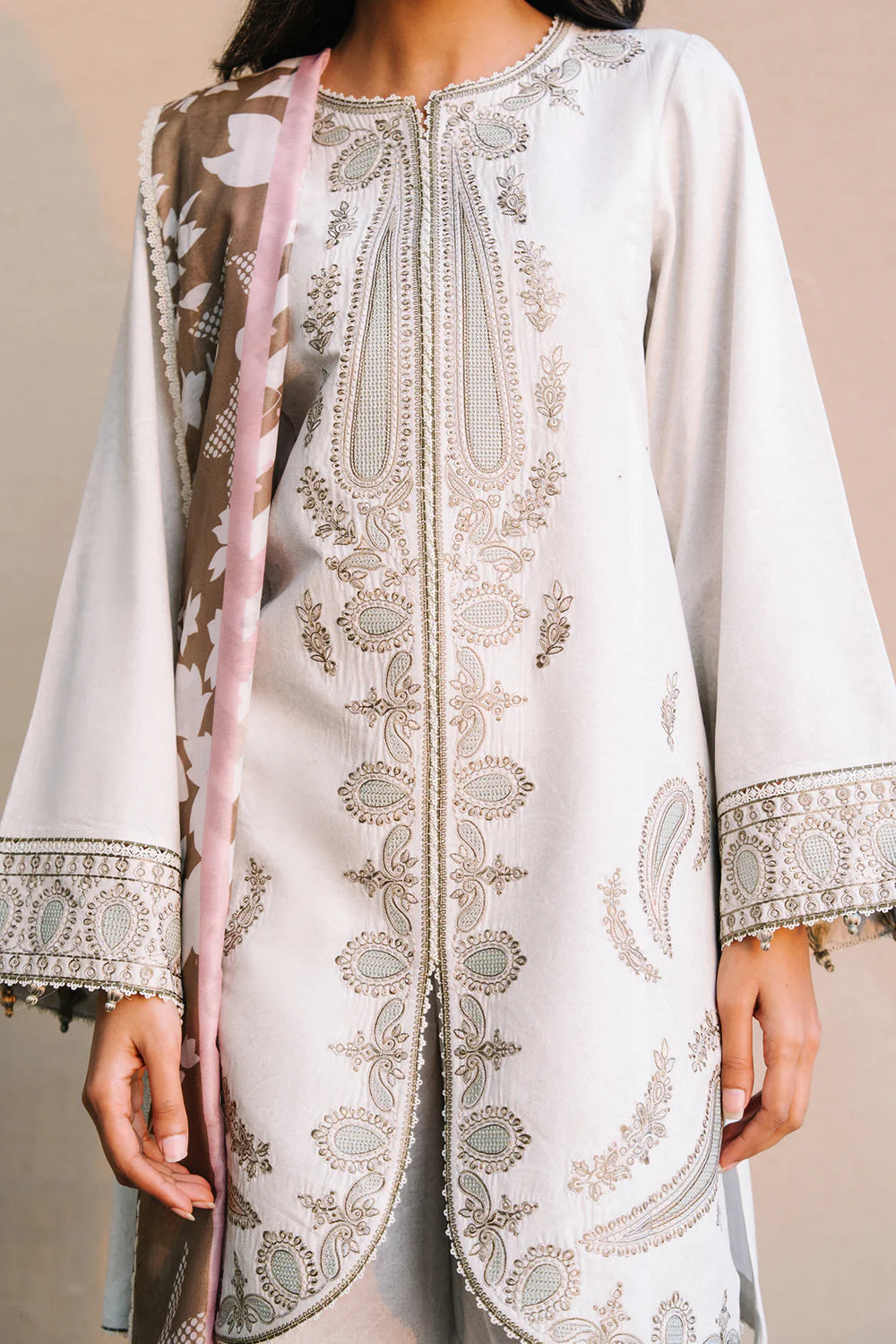 Jazmin 3Pc Embroidered Lawn Suit USE-9142 gulbuy.com
