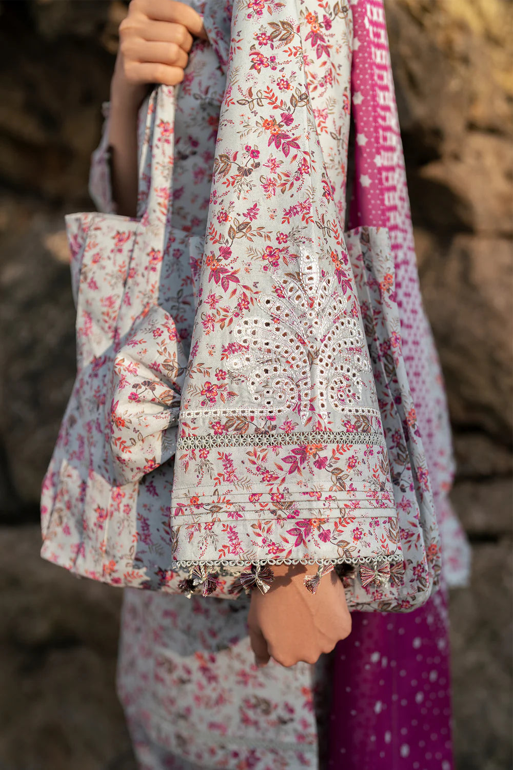 Jazmin 3Pc Embroidered Lawn Suit USE-9150 gulbuy.com