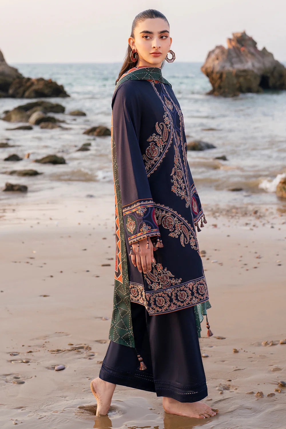 Jazmin 3Pc Embroidered Lawn Suit USE-9169 gulbuy.com
