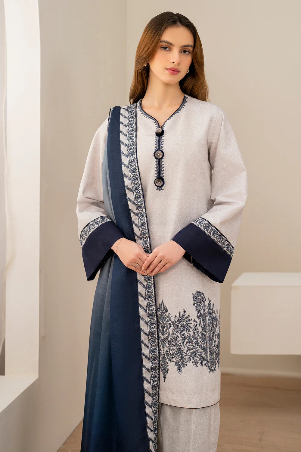 Jazmin 3Pc Embroidered Lawn Suit USE-9133 gulbuy.com