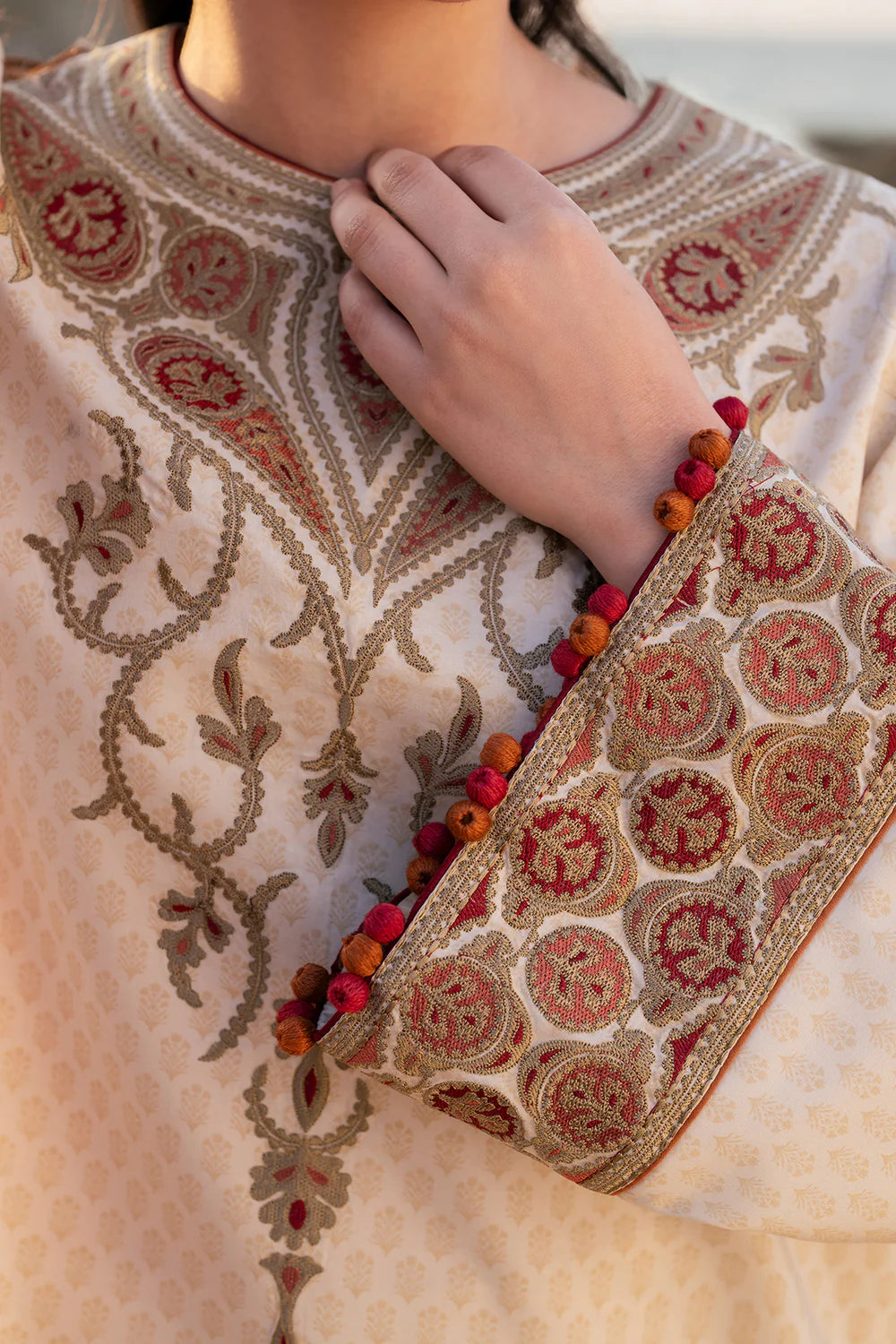Jazmin 3Pc Embroidered Lawn Suit USE-9153 gulbuy.com