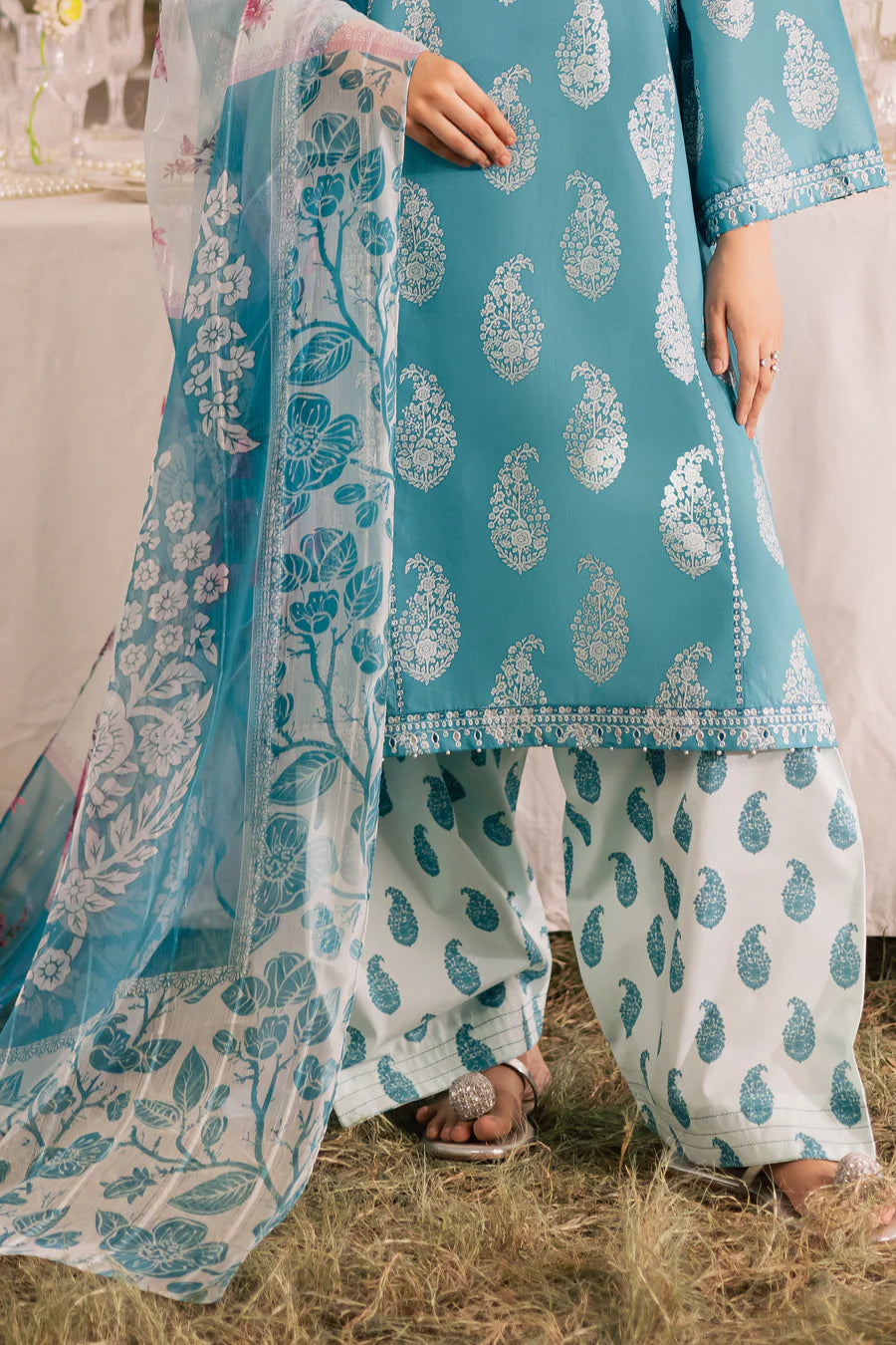 Batik 3Pc Embroidered Lawn Suit Blue Parisa gulbuy.com