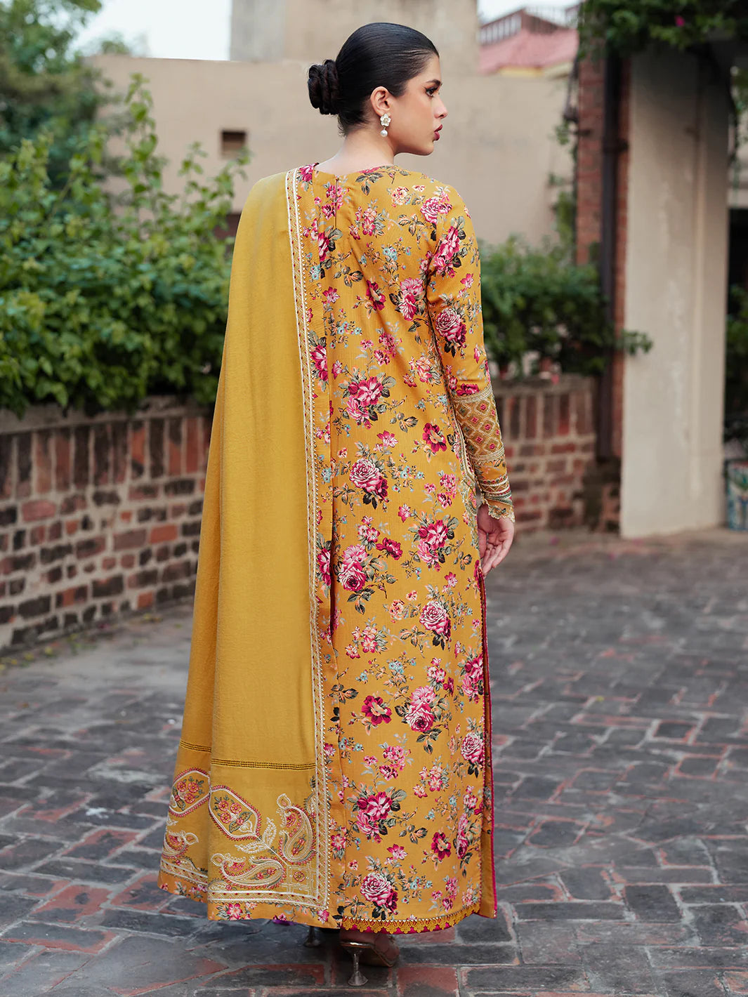 Biniylas 3Pc Embroidered Lawn Suit 56-A gulbuy.com