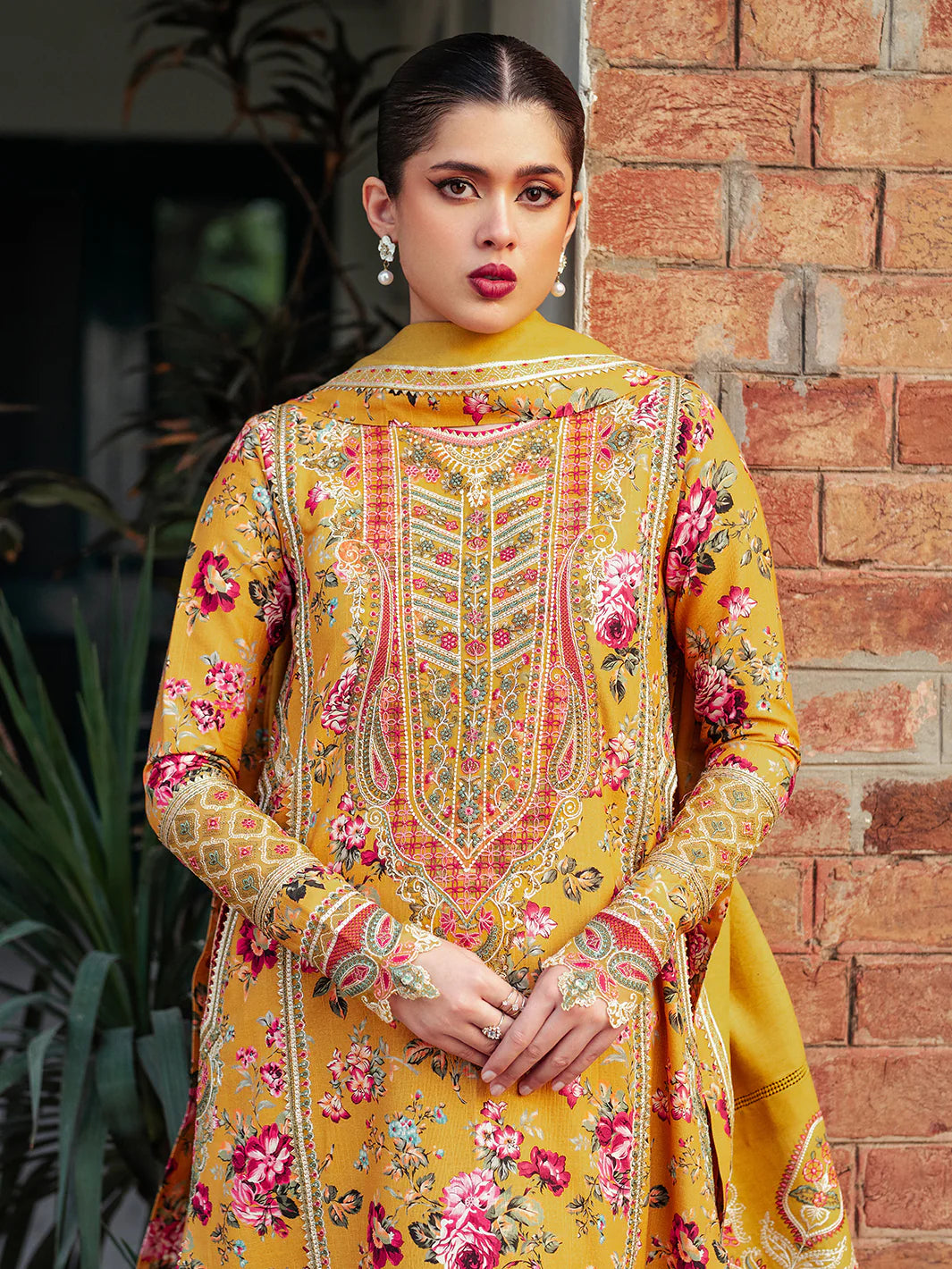 Biniylas 3Pc Embroidered Lawn Suit 56-A gulbuy.com