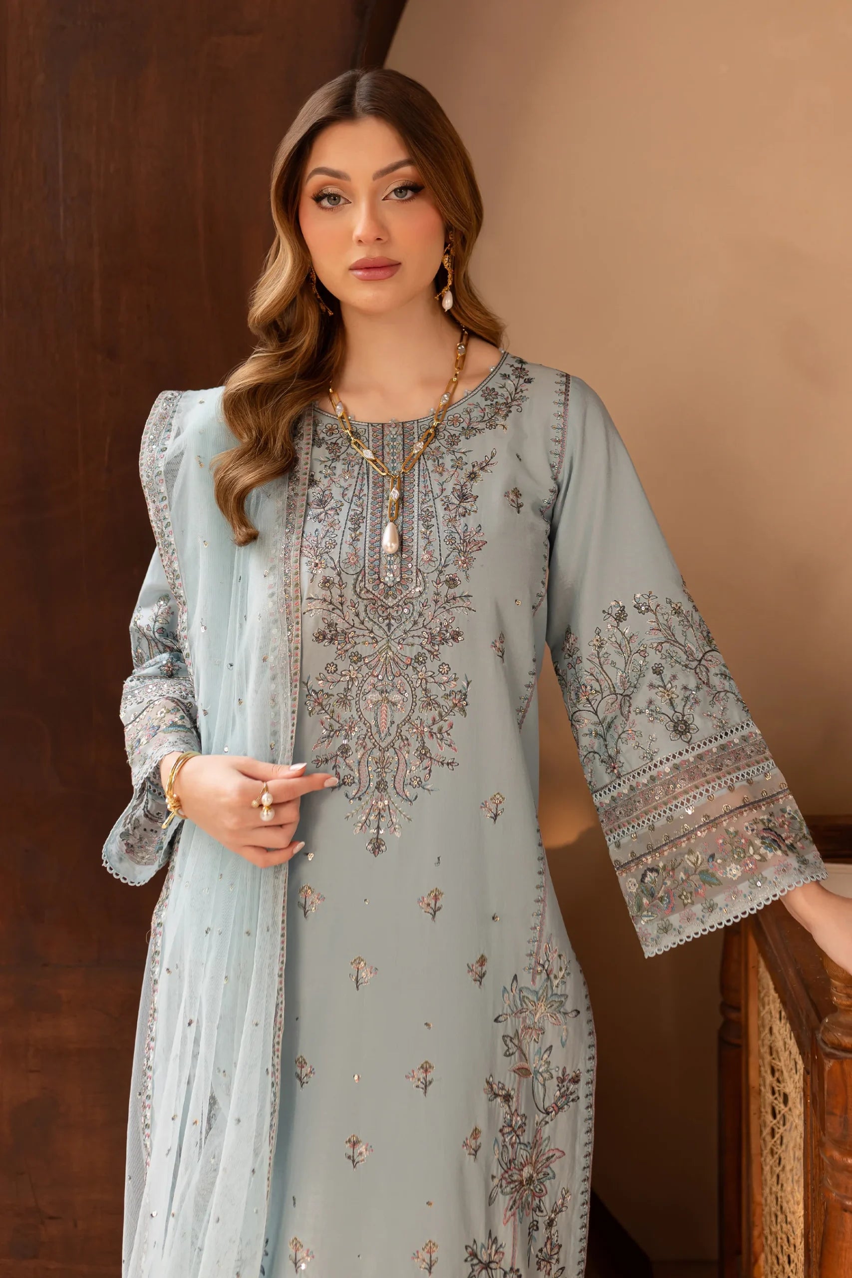 Batik 3Pc Embroidered Lawn Suit Raiha gulbuy.com