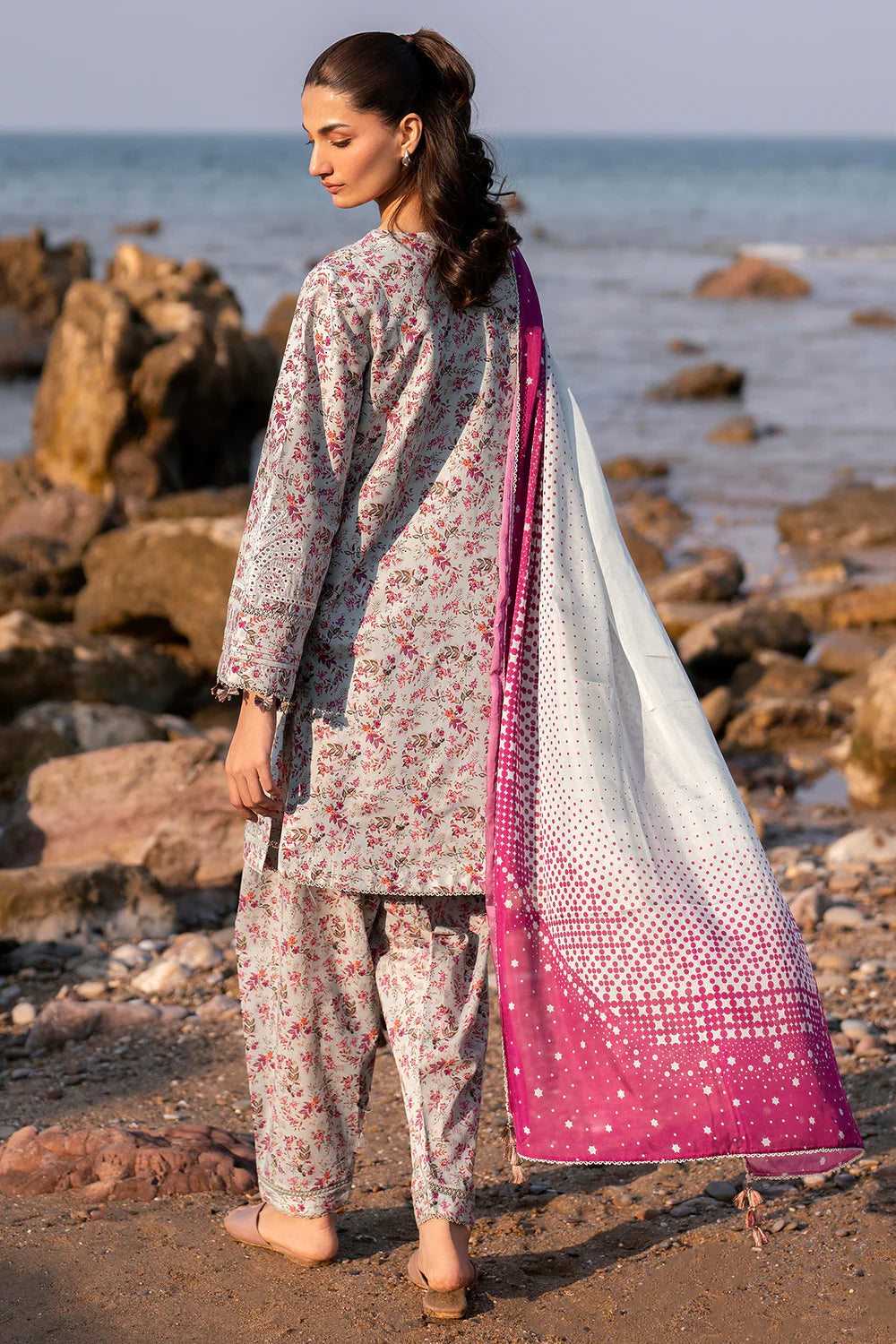 Jazmin 3Pc Embroidered Lawn Suit USE-9150 gulbuy.com