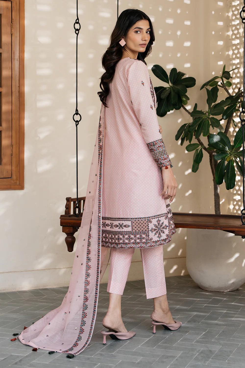 Jazmin 3Pc Embroidered Lawn Suit USE-9108 gulbuy.com