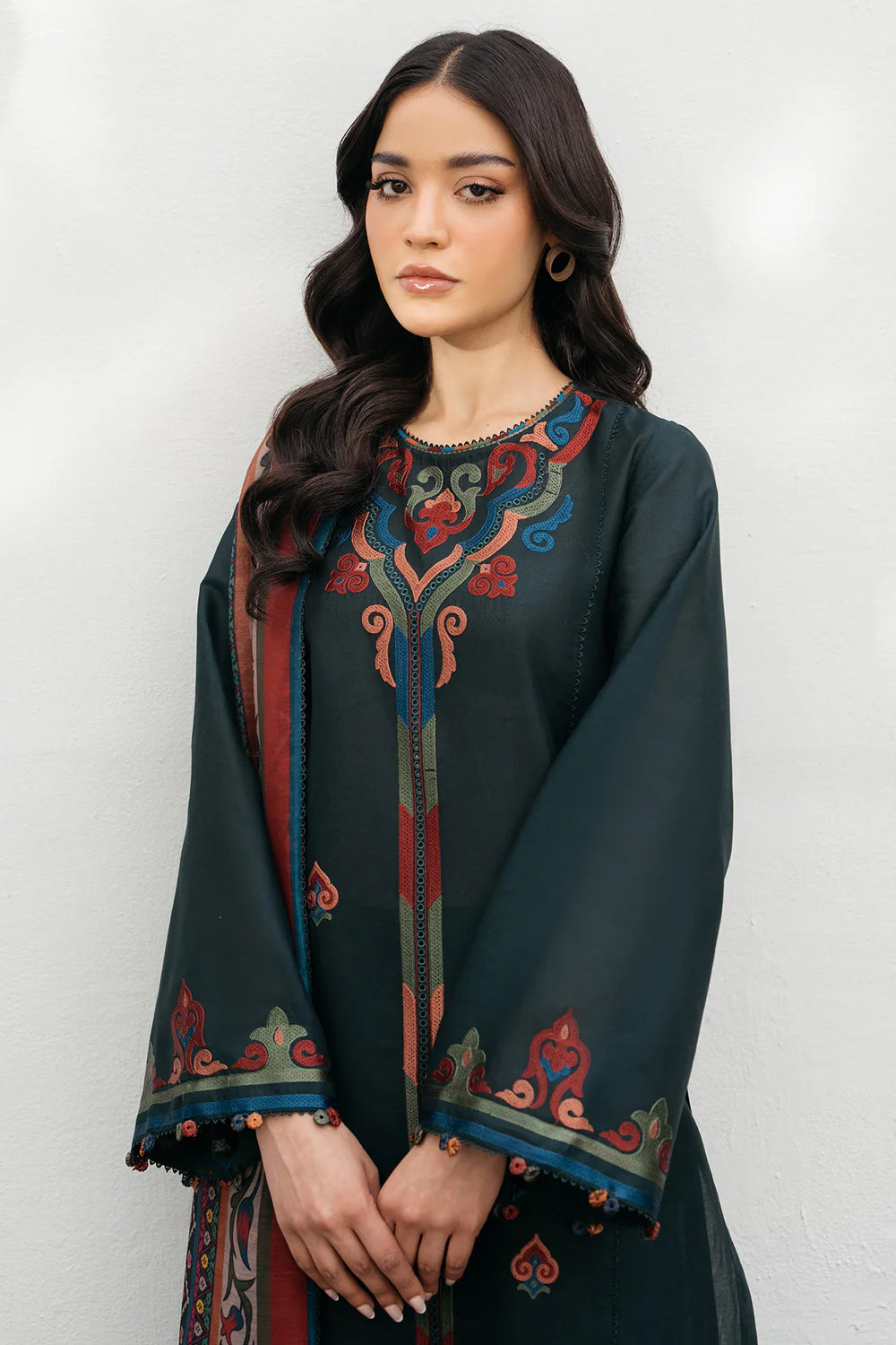 Jazmin 3Pc Embroidered Lawn Suit USE-9185 gulbuy.com