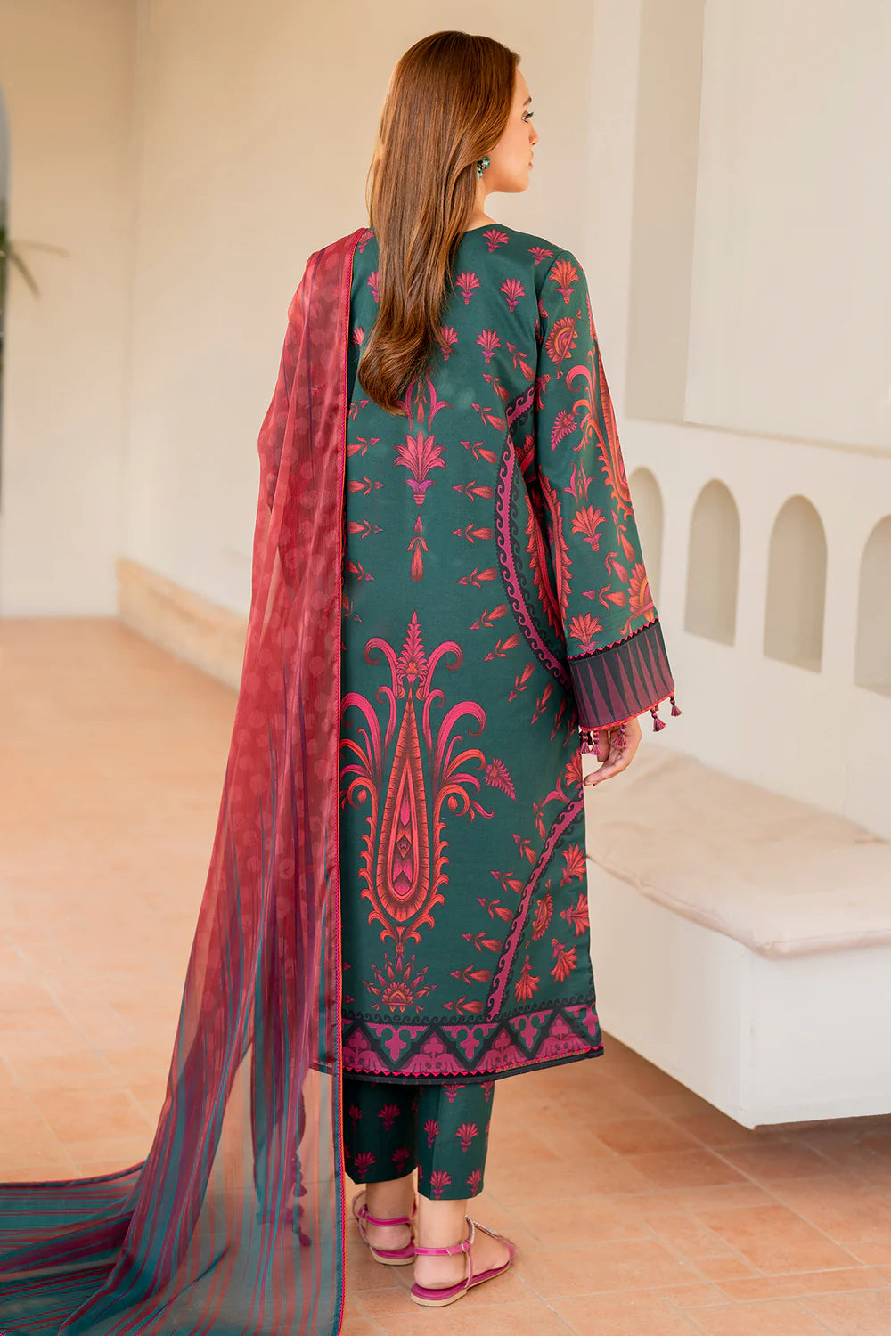 Jazmin 3Pc Embroidered Lawn Suit USE-9062 gulbuy.com