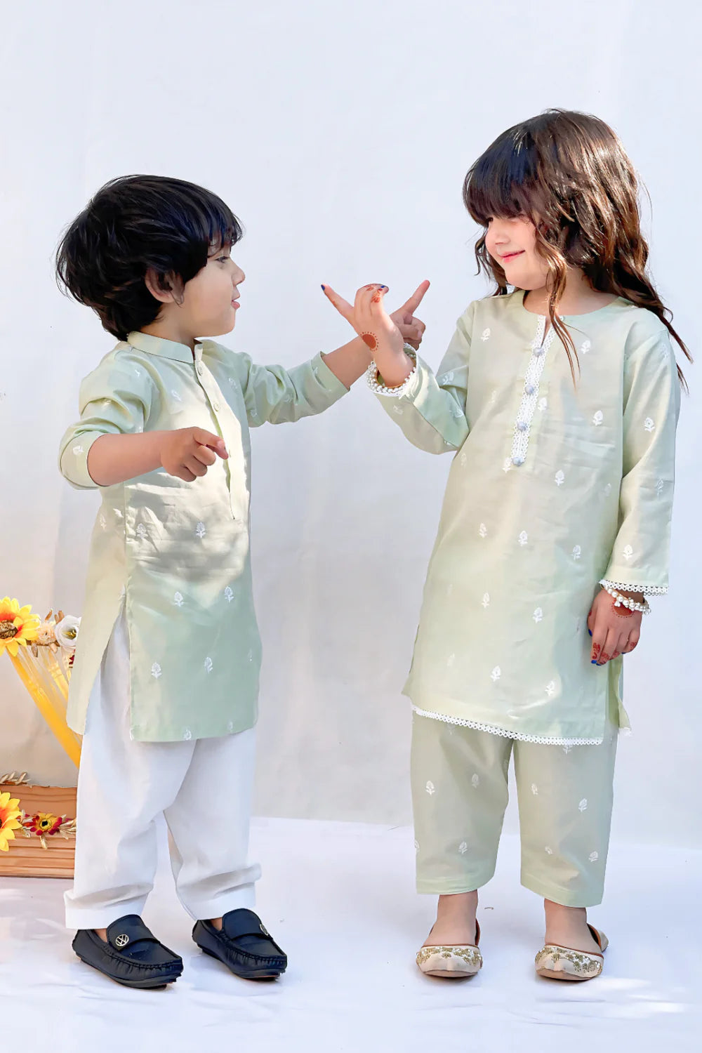 Kastoor 3Pc Embroidered Lawn Kids Suit KK-057 gulbuy.com