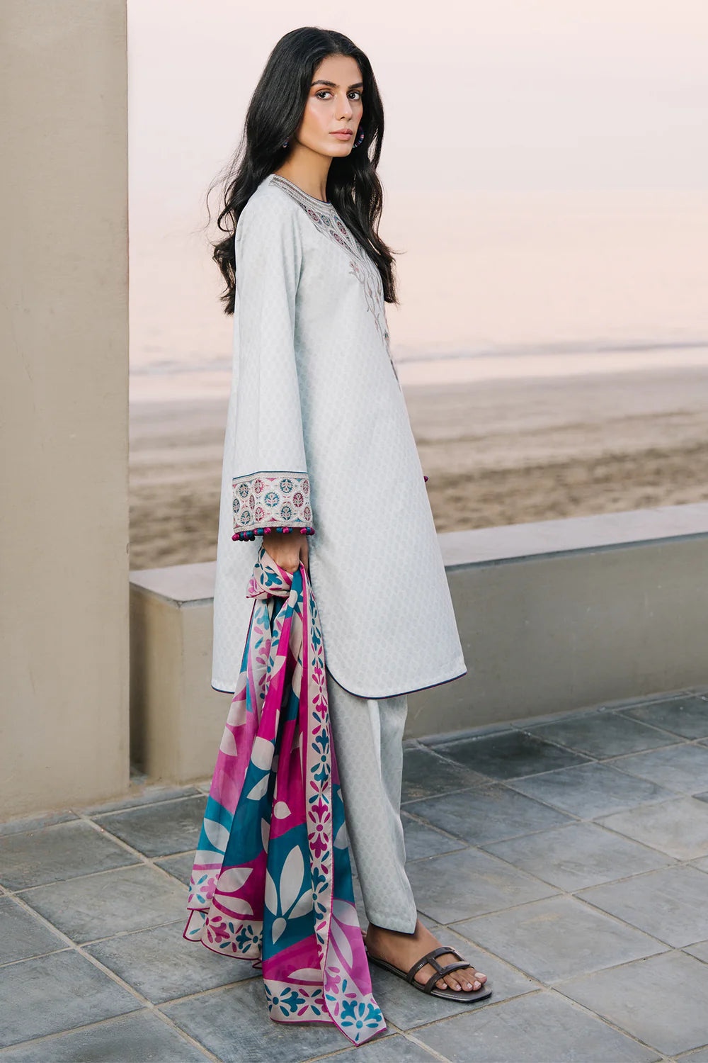 Jazmin 3Pc Embroidered Lawn Suit USE-9138 gulbuy.com