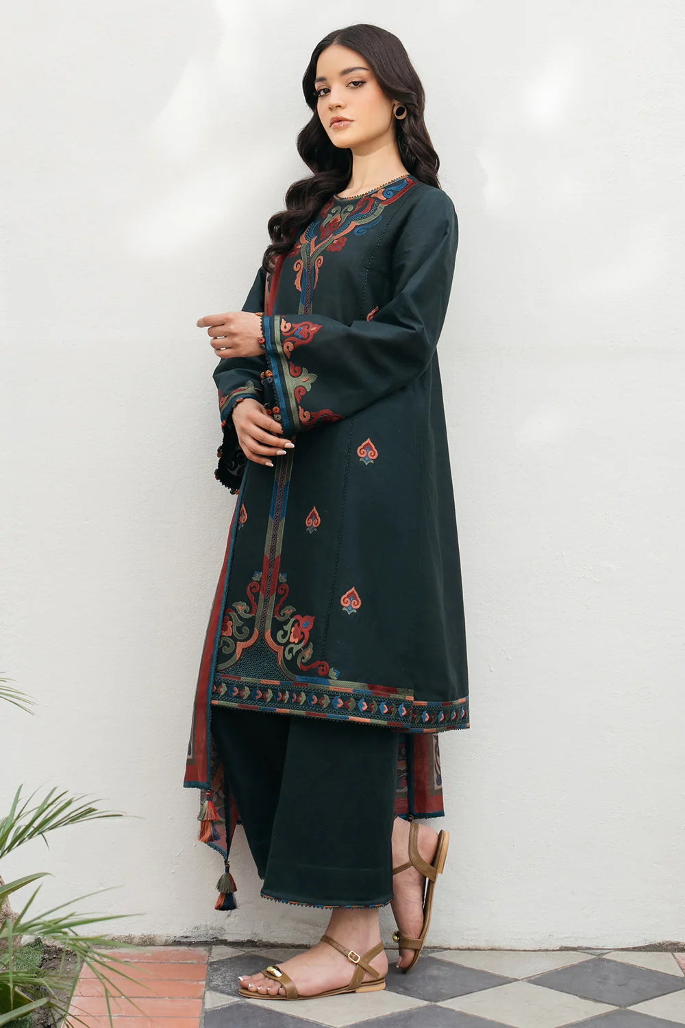 Jazmin 3Pc Embroidered Lawn Suit USE-9185 gulbuy.com