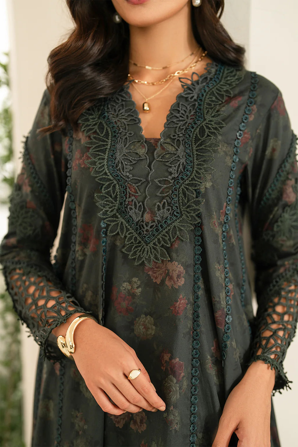 Iznik 3Pc Embroidered Lawn Suit IFE-08 gulbuy.com