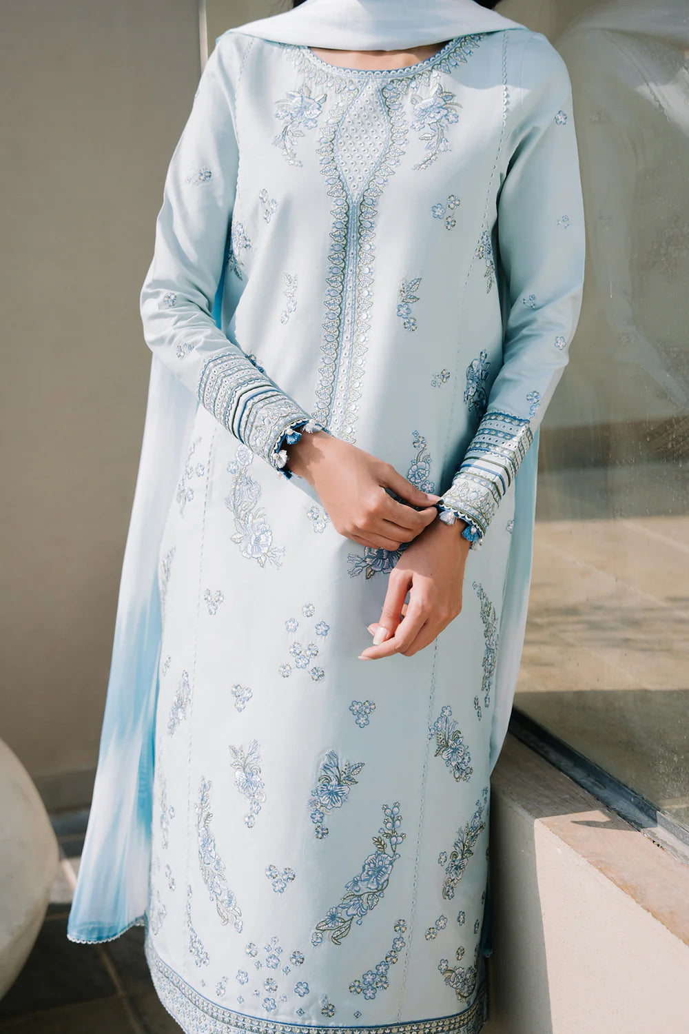 Jazmin 3Pc Embroidered Lawn Suit USE-9146 gulbuy.com