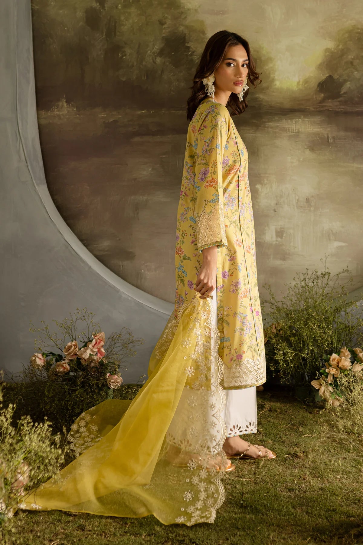 Batik 3Pc Embroidered Lawn Suit Gleam gulbuy.com