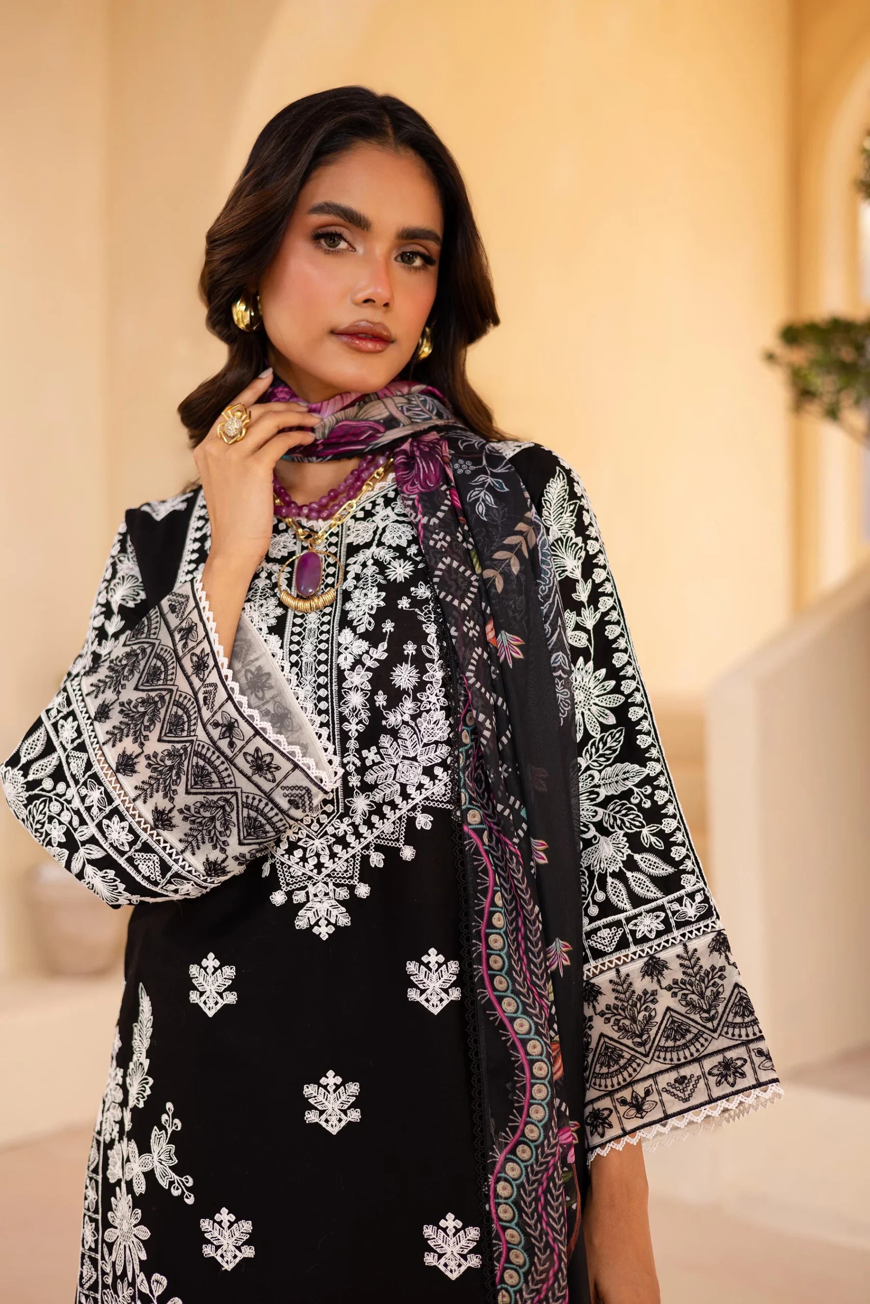 Batik 3Pc Embroidered Lawn Suit Mino gulbuy.com