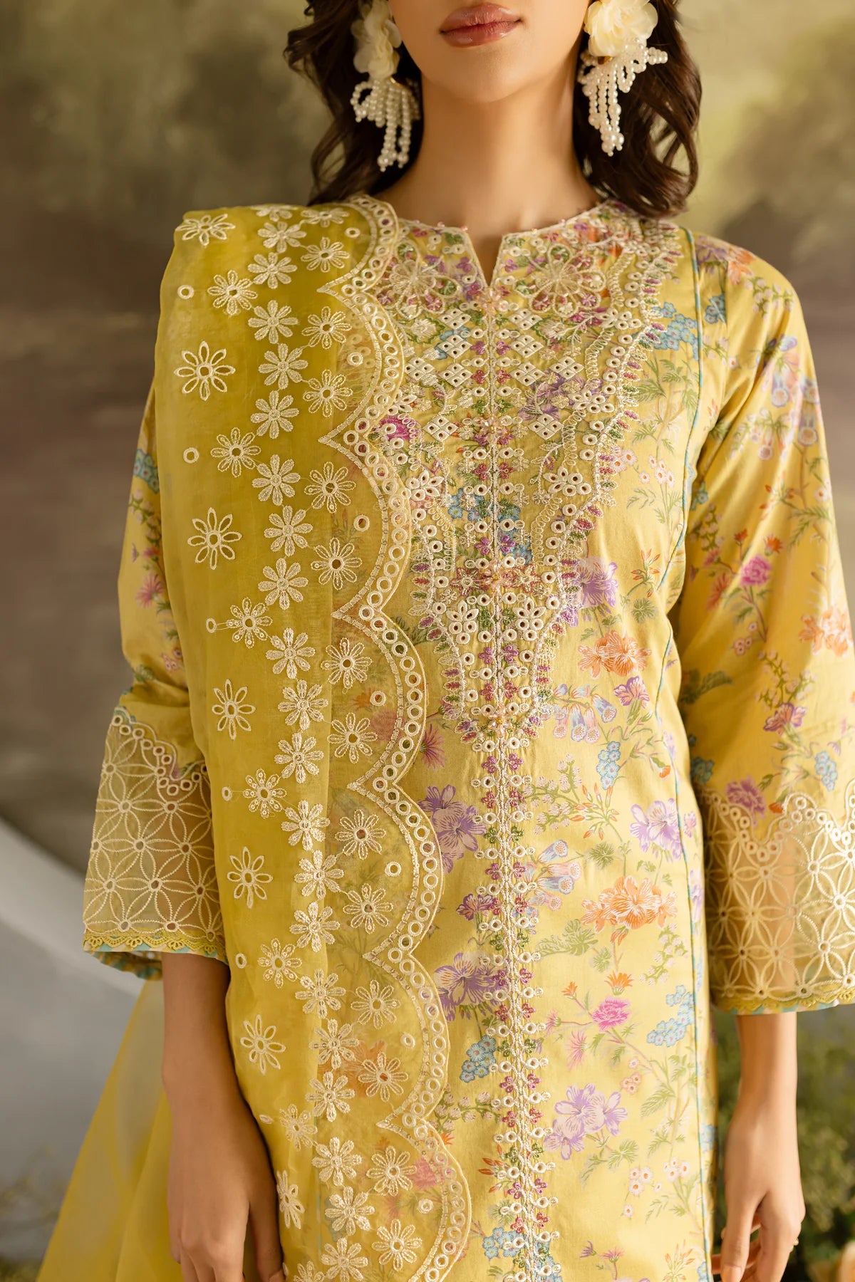 Batik 3Pc Embroidered Lawn Suit Gleam gulbuy.com