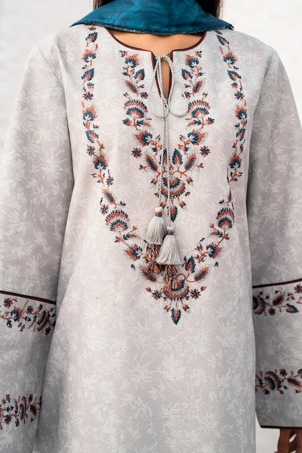 Jazmin 3Pc Embroidered Lawn Suit USE-9119 gulbuy.com