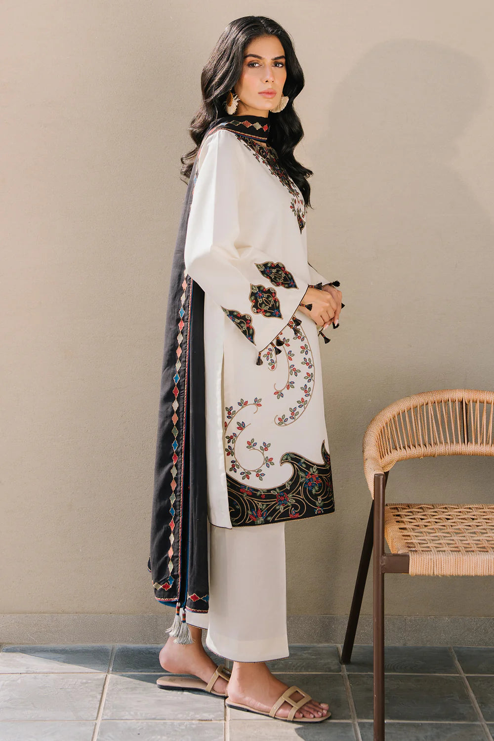 Jazmin 3Pc Embroidered Lawn Suit USE-9144 gulbuy.com