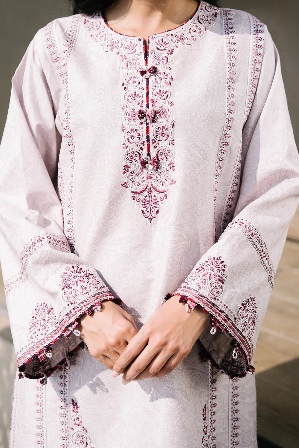 Jazmin 3Pc Embroidered Lawn Suit USE-9147 gulbuy.com