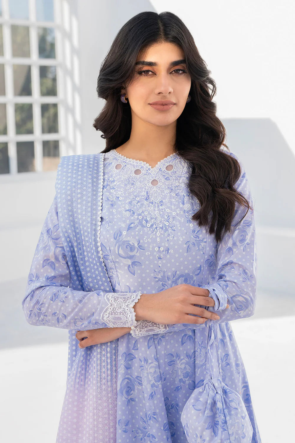 Jazmin 3Pc Embroidered Lawn Suit USE-9016 gulbuy.com