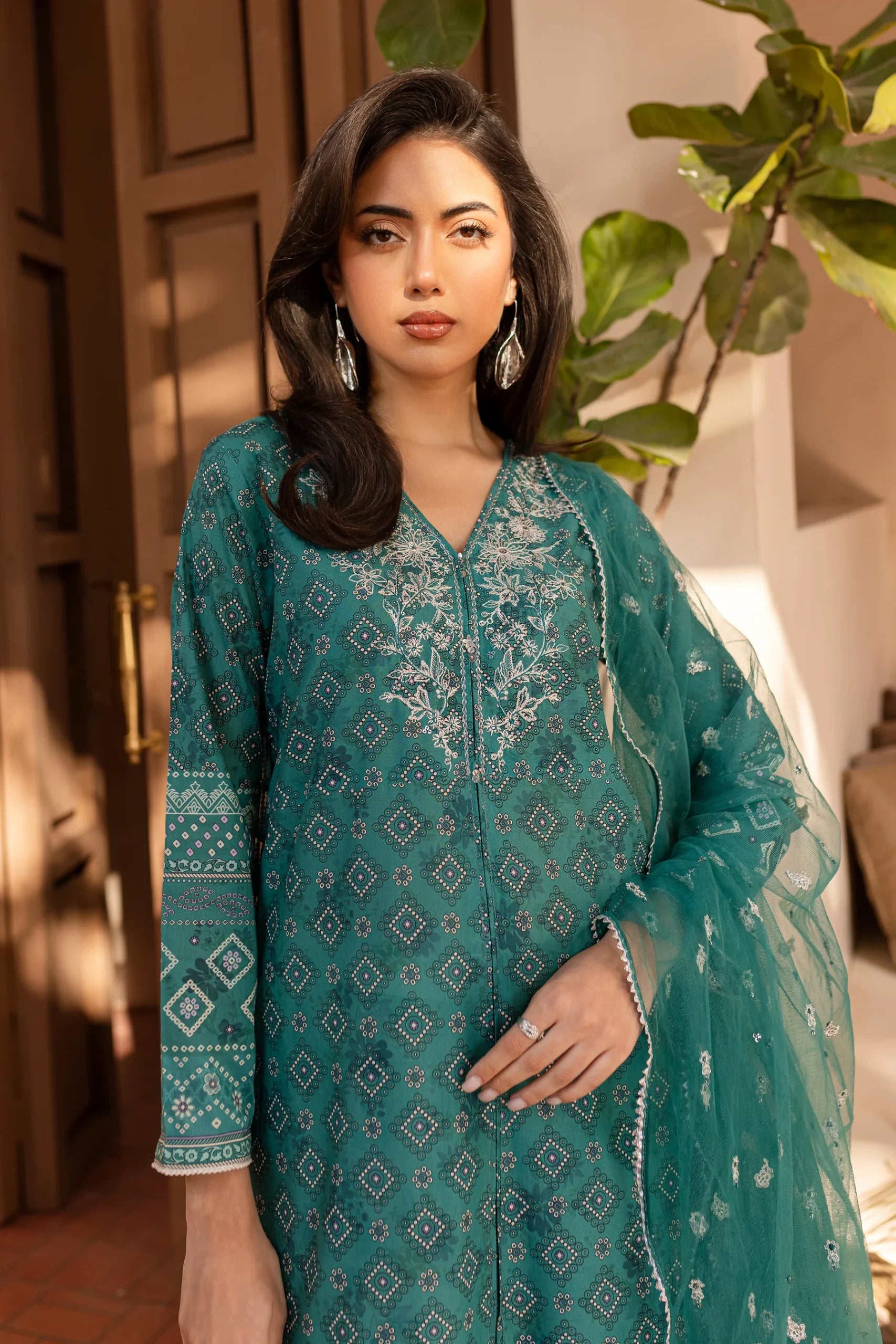 Batik 3Pc Embroidered Lawn Suit Tod gulbuy.com