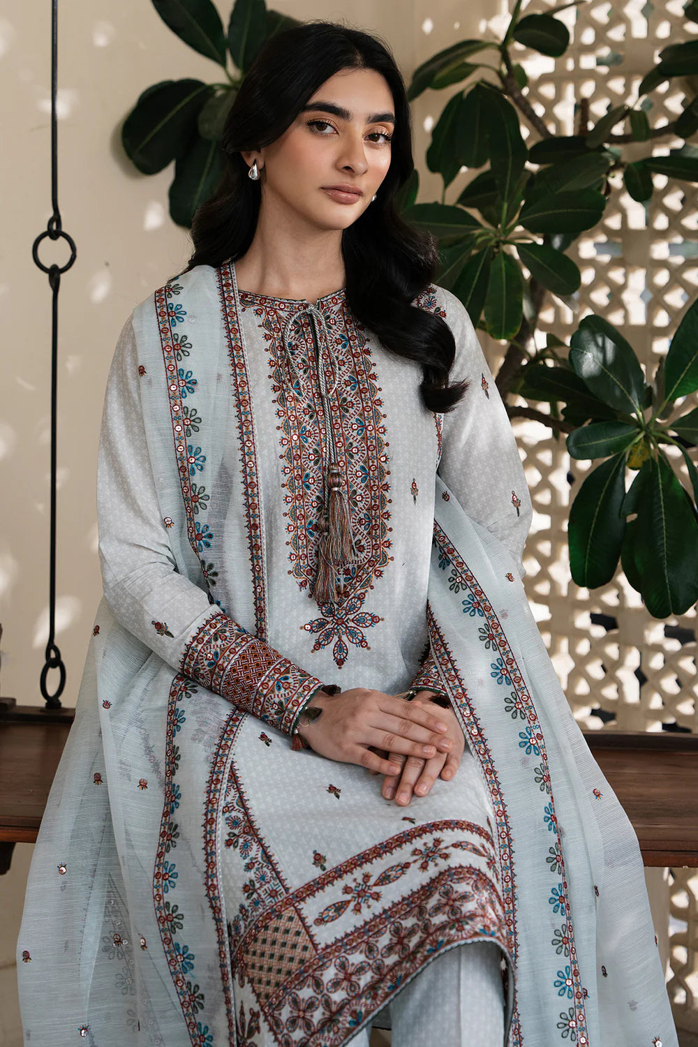 Jazmin 3Pc Embroidered Lawn Suit USE-9107 gulbuy.com