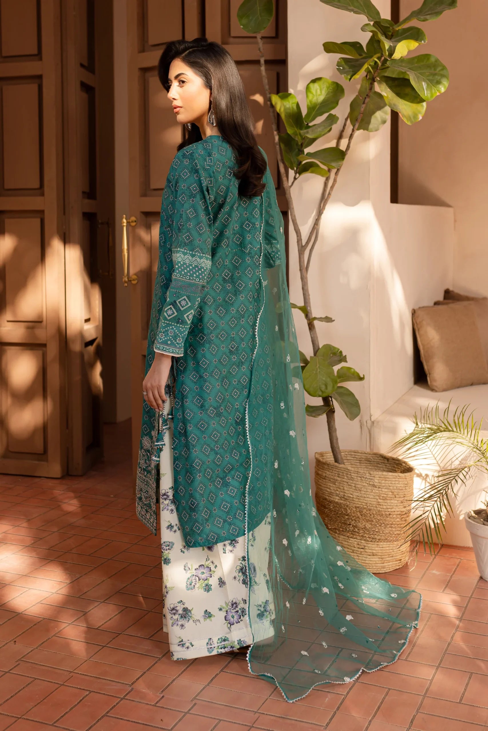 Batik 3Pc Embroidered Lawn Suit Tod gulbuy.com