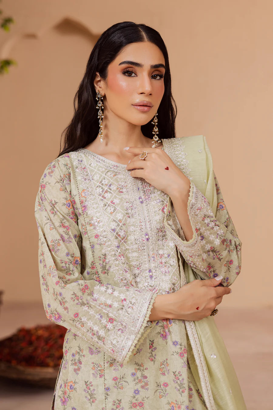 Batik 3Pc Embroidered Lawn Suit Lilo gulbuy.com